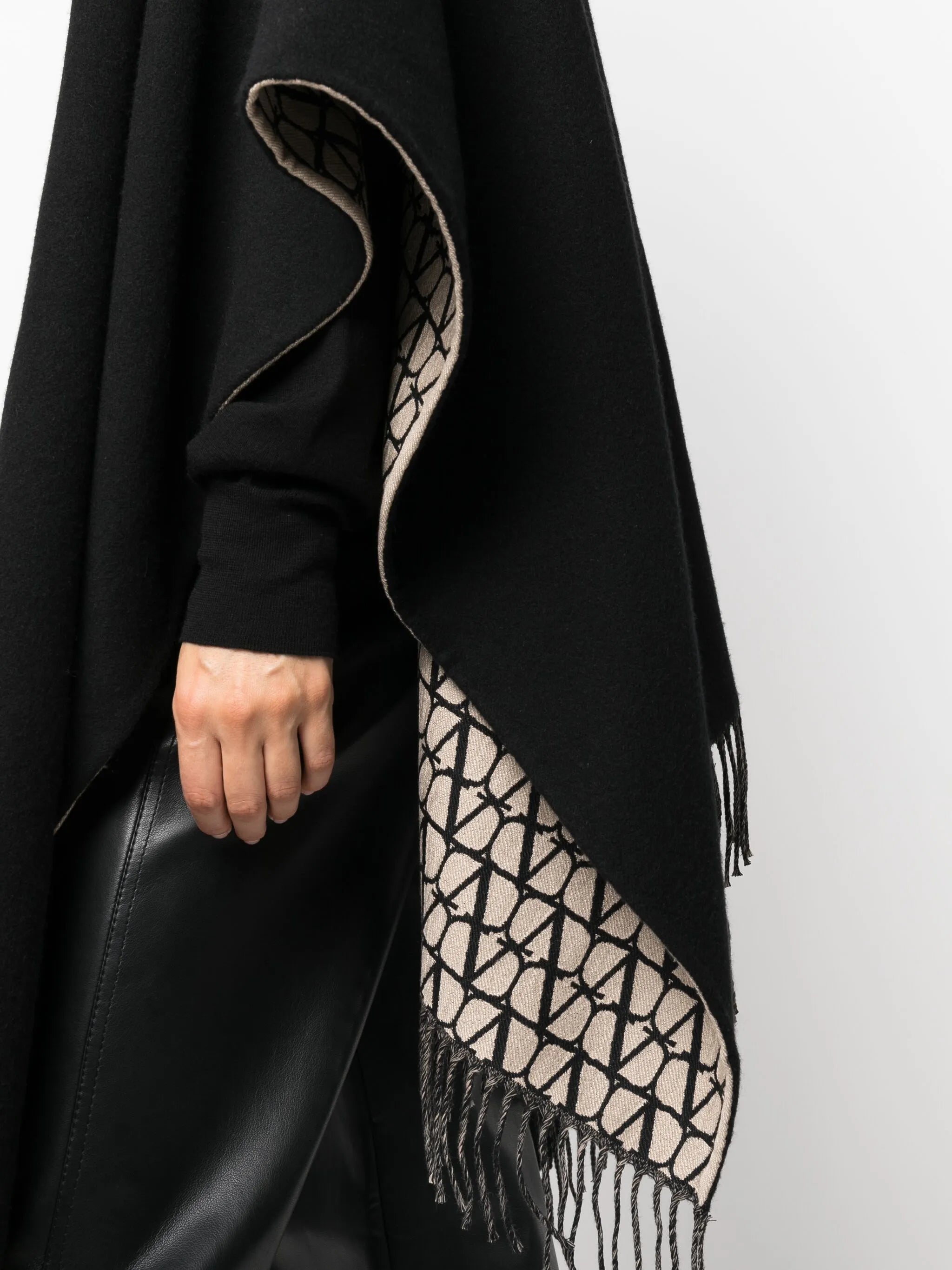 Toile Iconographe fringed cape