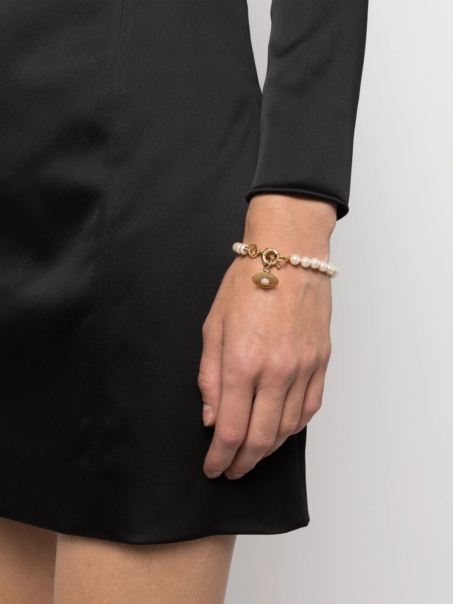 Orb pendant pearl bracelet