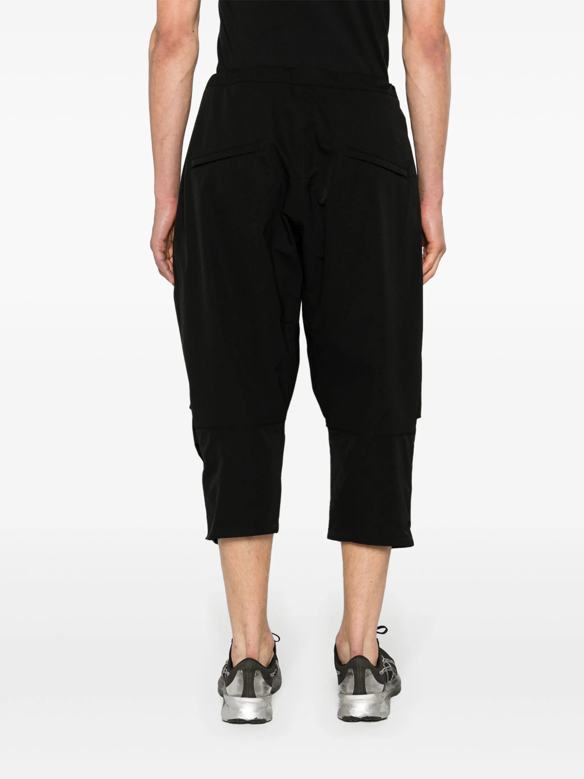 low-rise cropped trousers