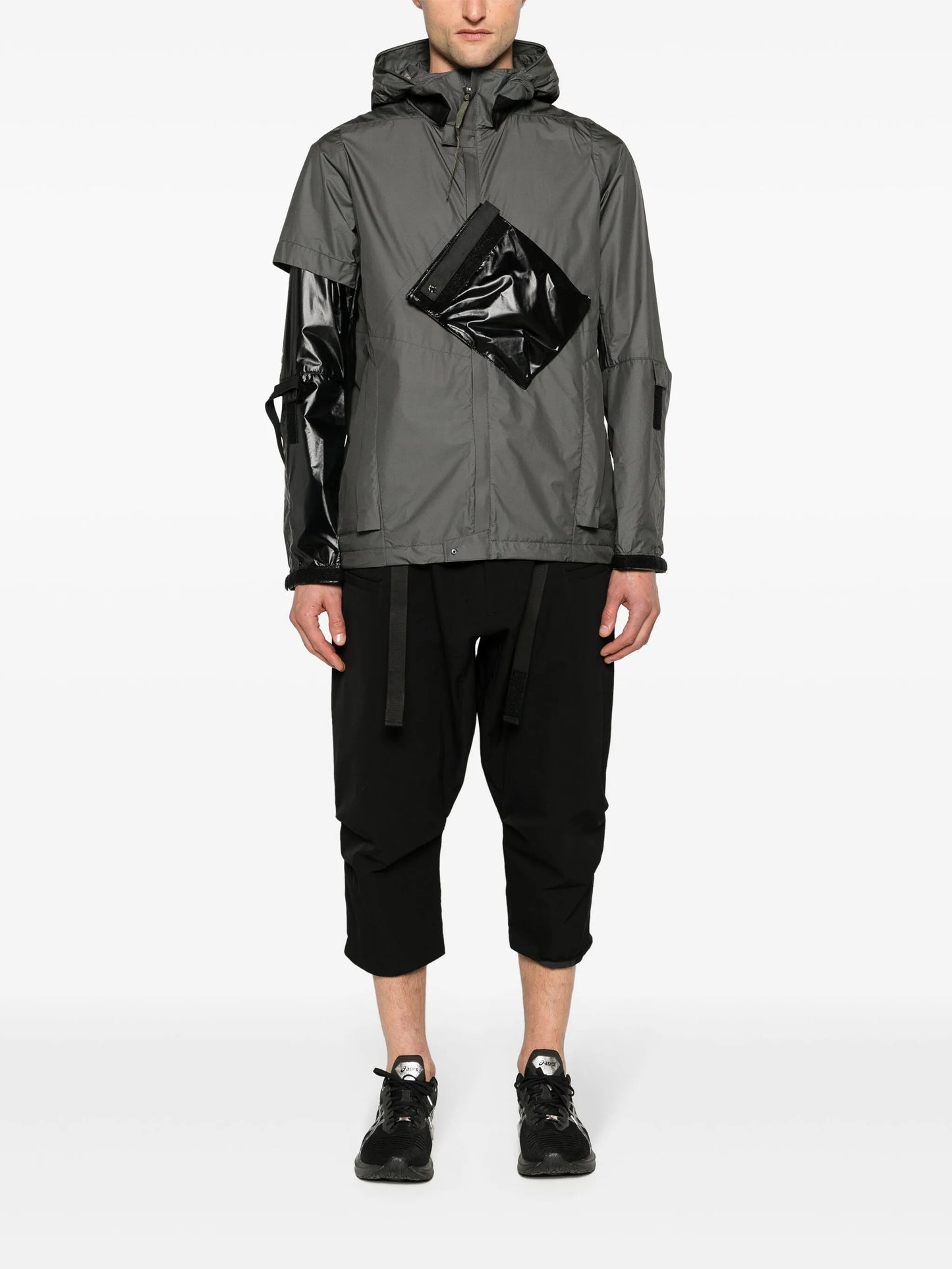 low-rise cropped trousers