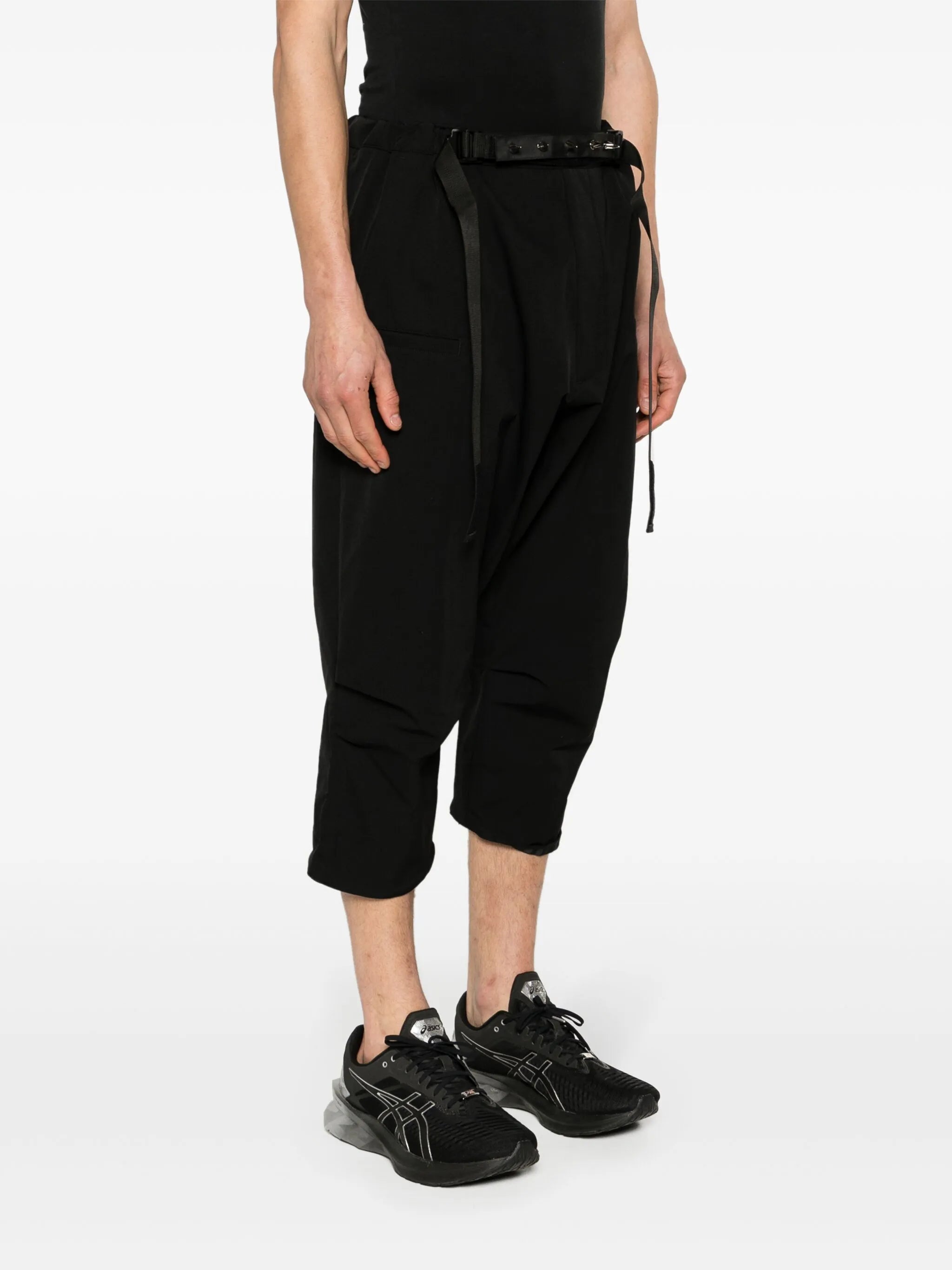 low-rise cropped trousers