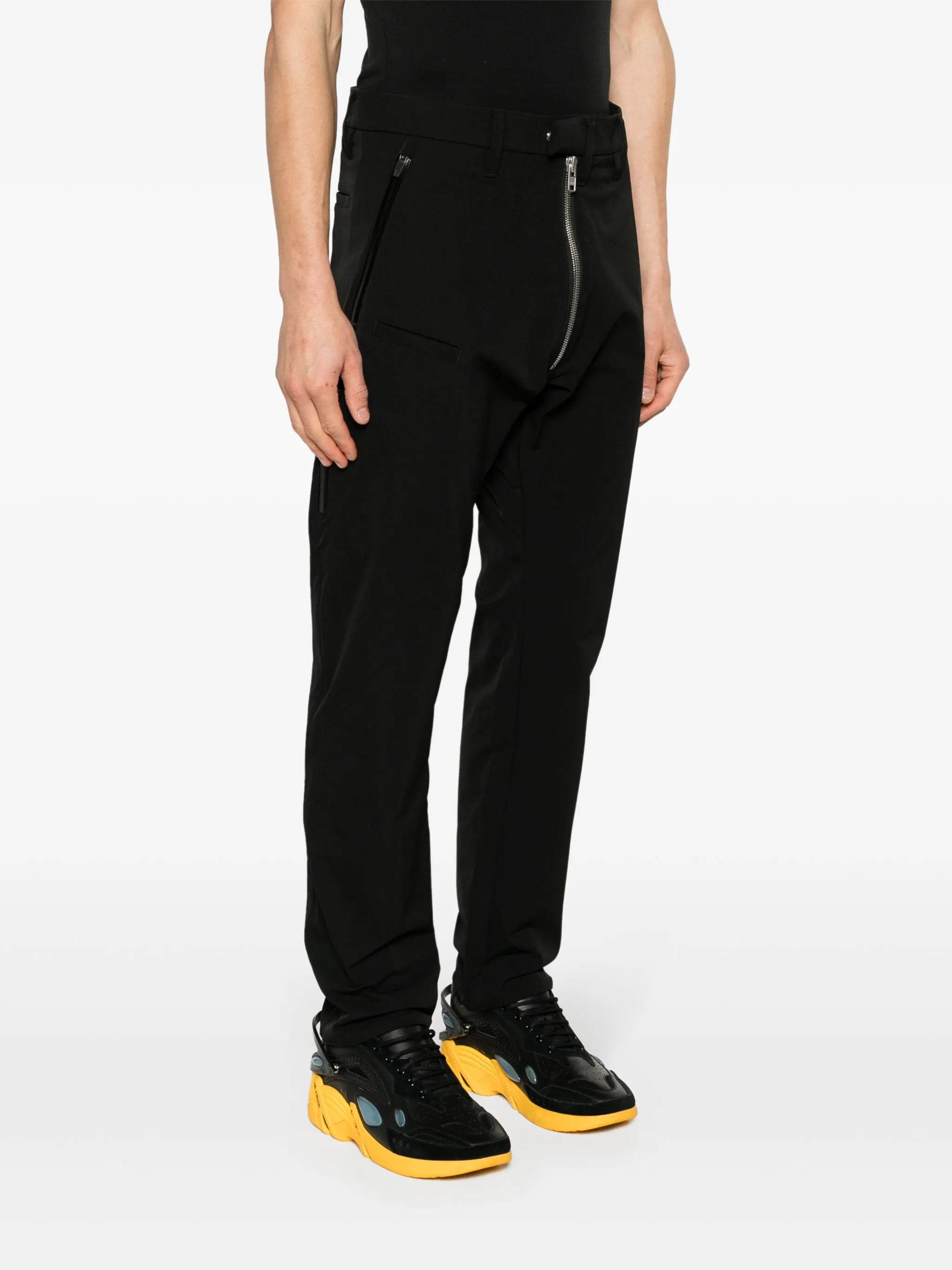 mid-rise tapered-leg trousers