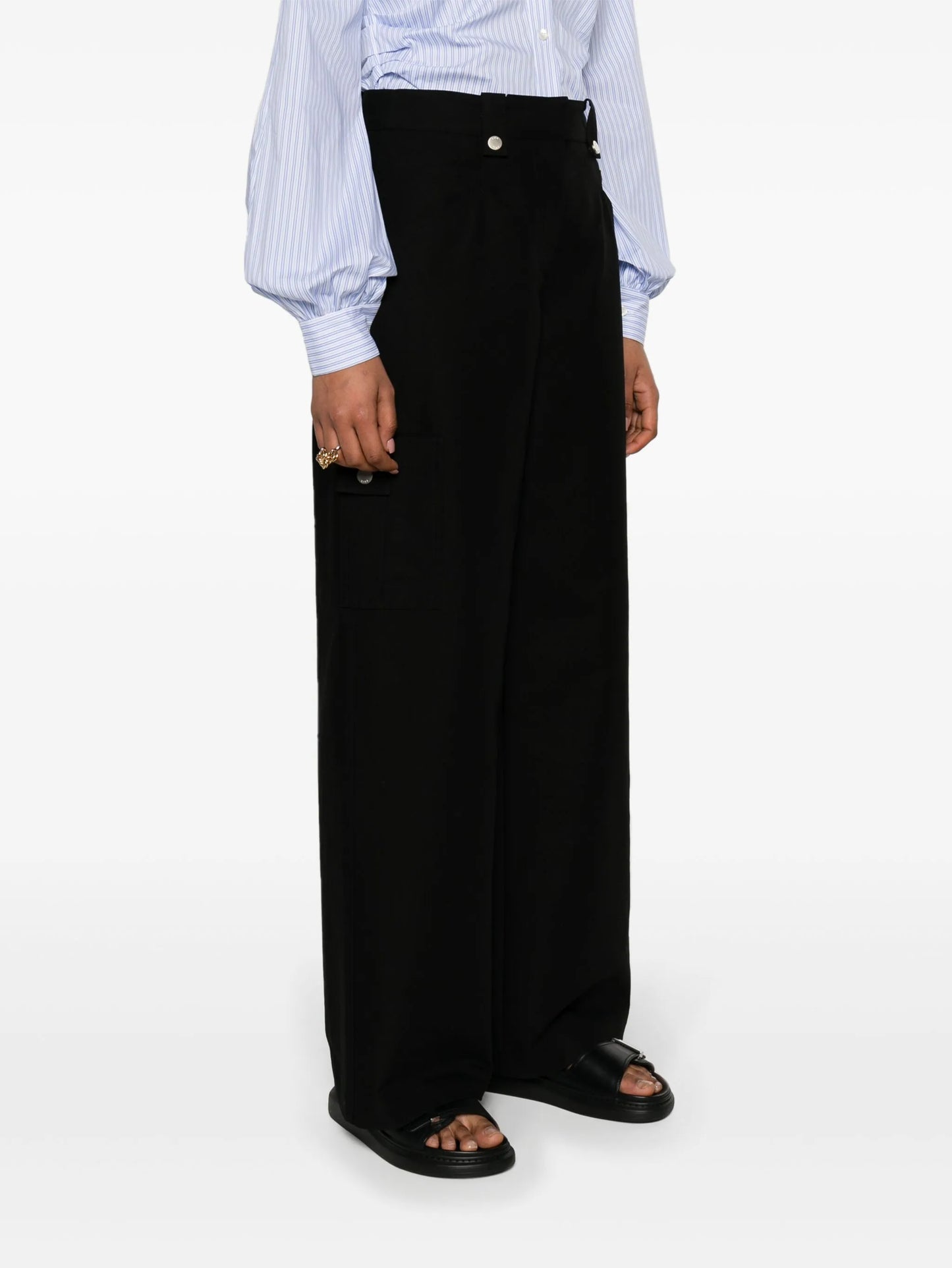 wide-leg cargo trousers