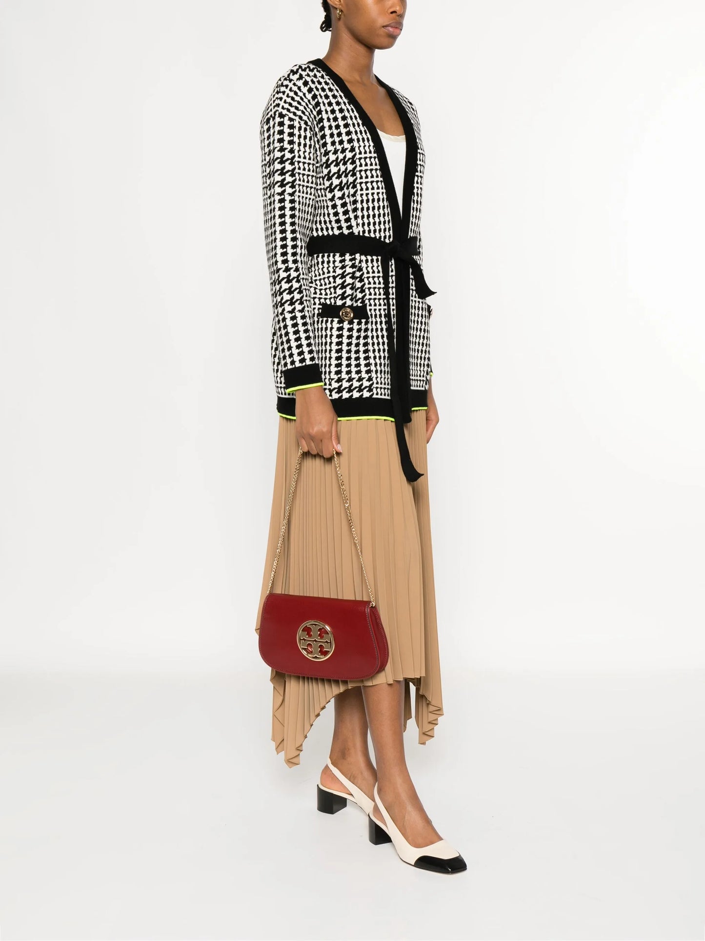 Double T-plaque leather shoulder bag