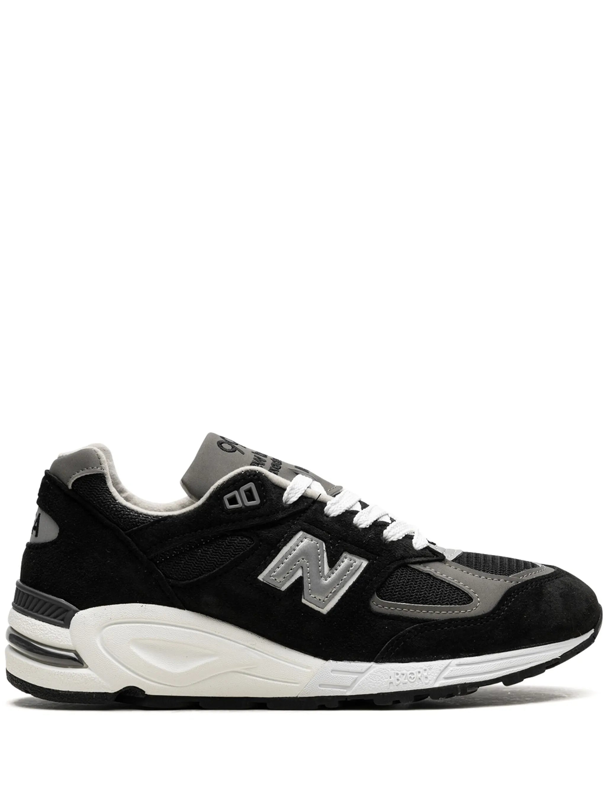 990 