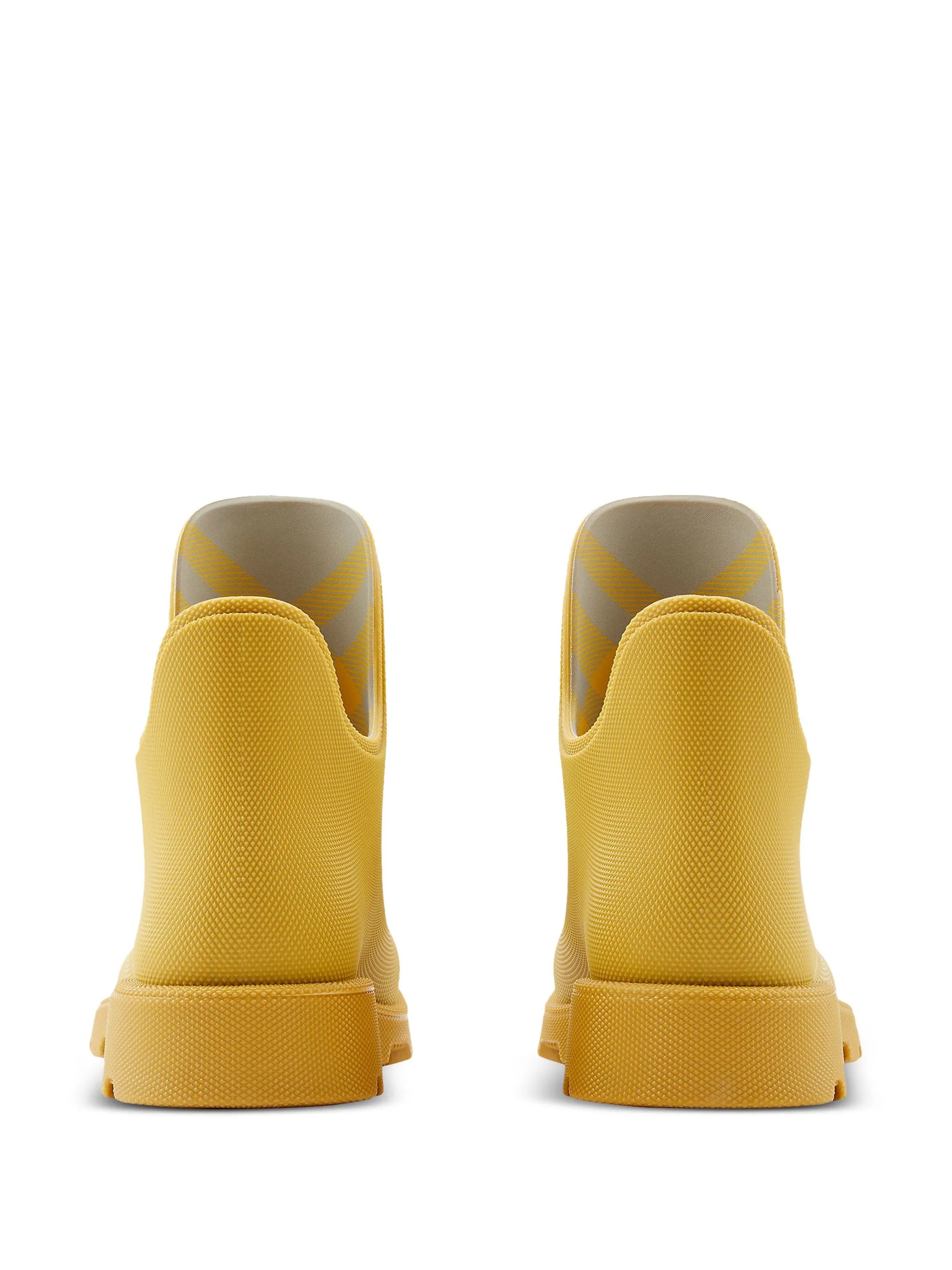 pebbled rubber rainboots
