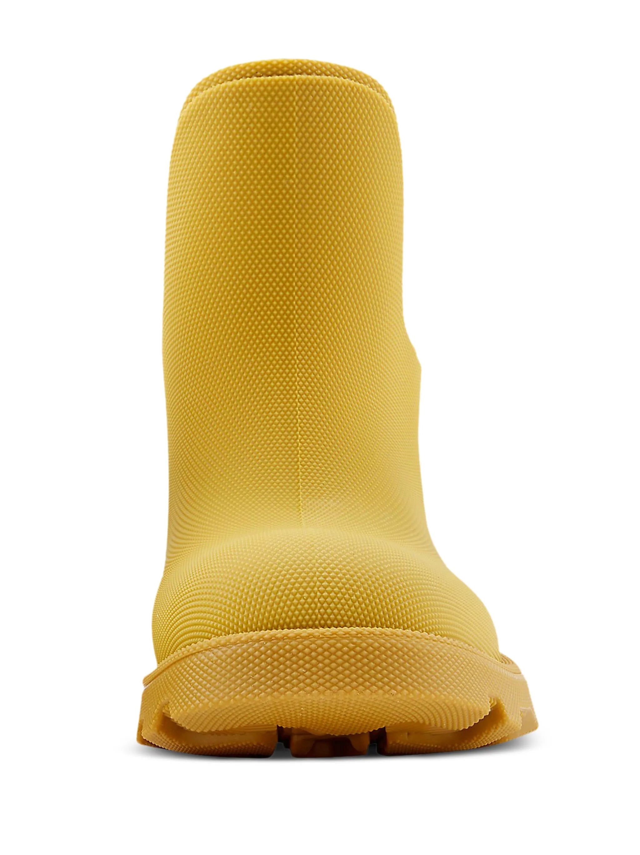 pebbled rubber rainboots