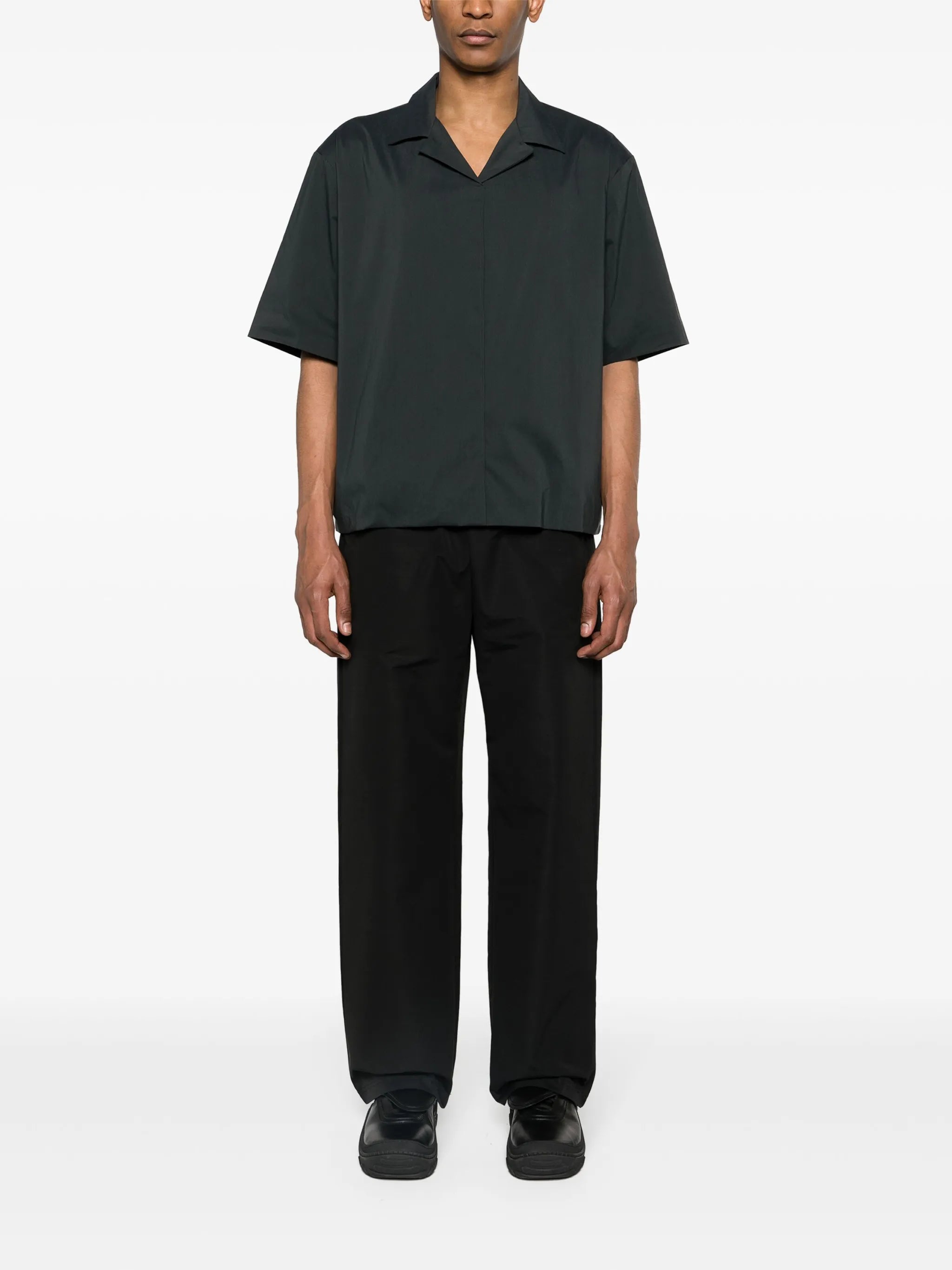 magnetic-fastening camp-collar shirt