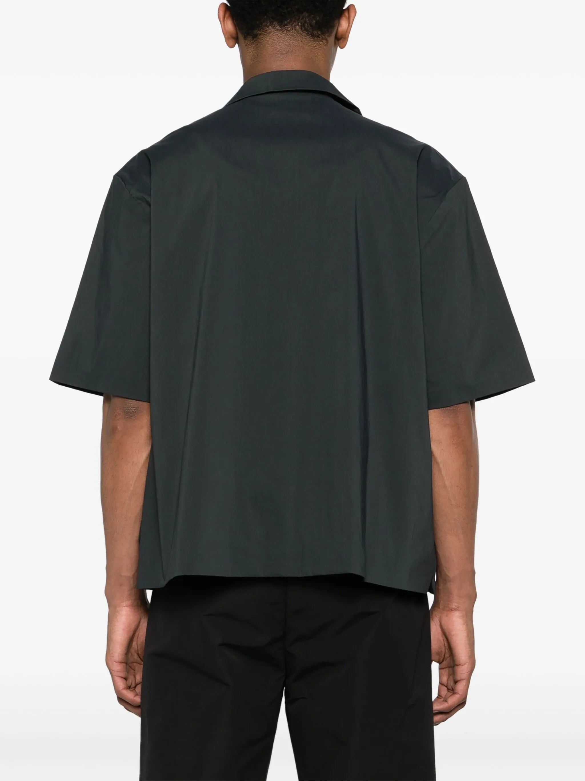 magnetic-fastening camp-collar shirt