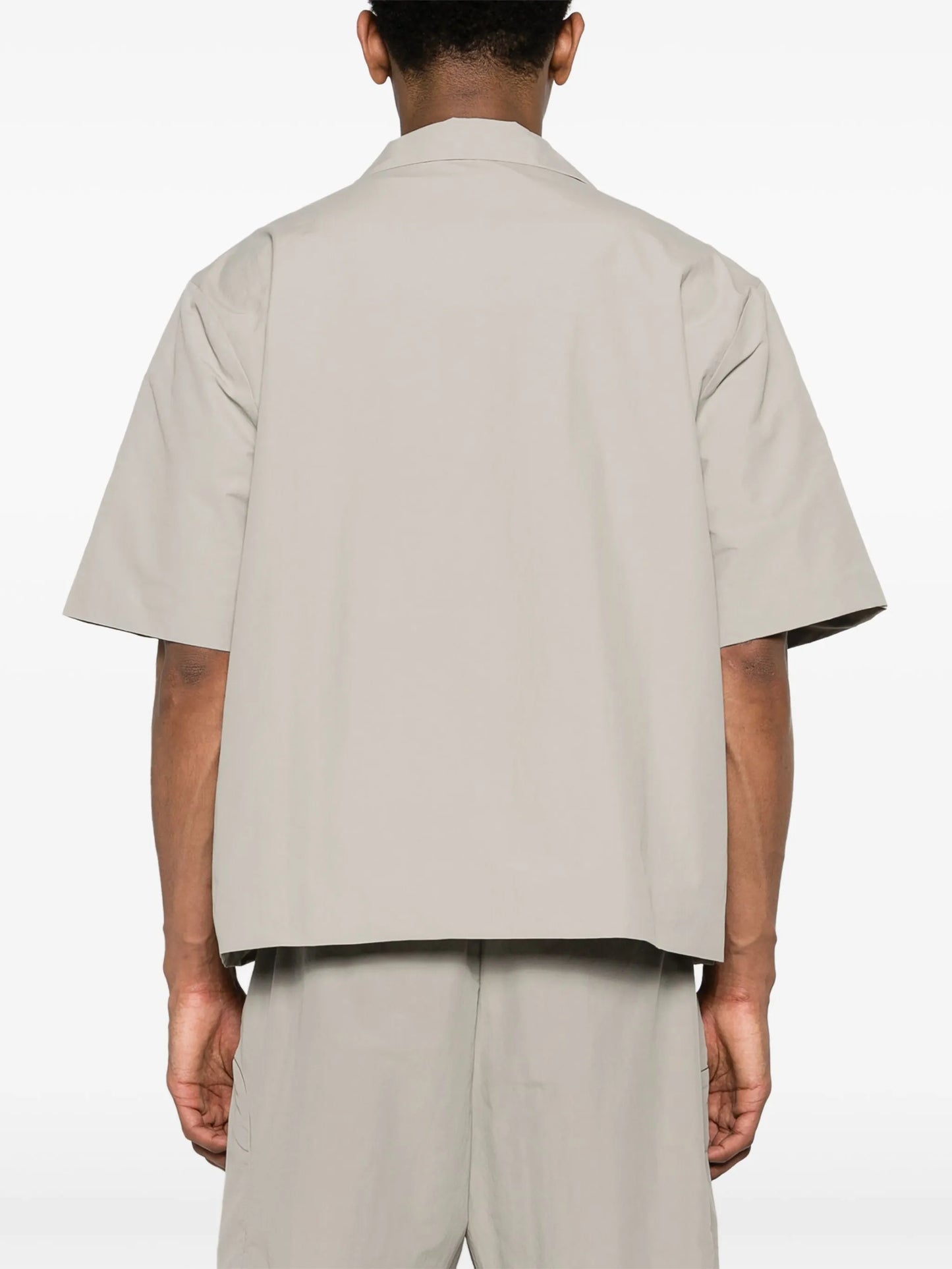 magnetic-fastening camp-collar shirt