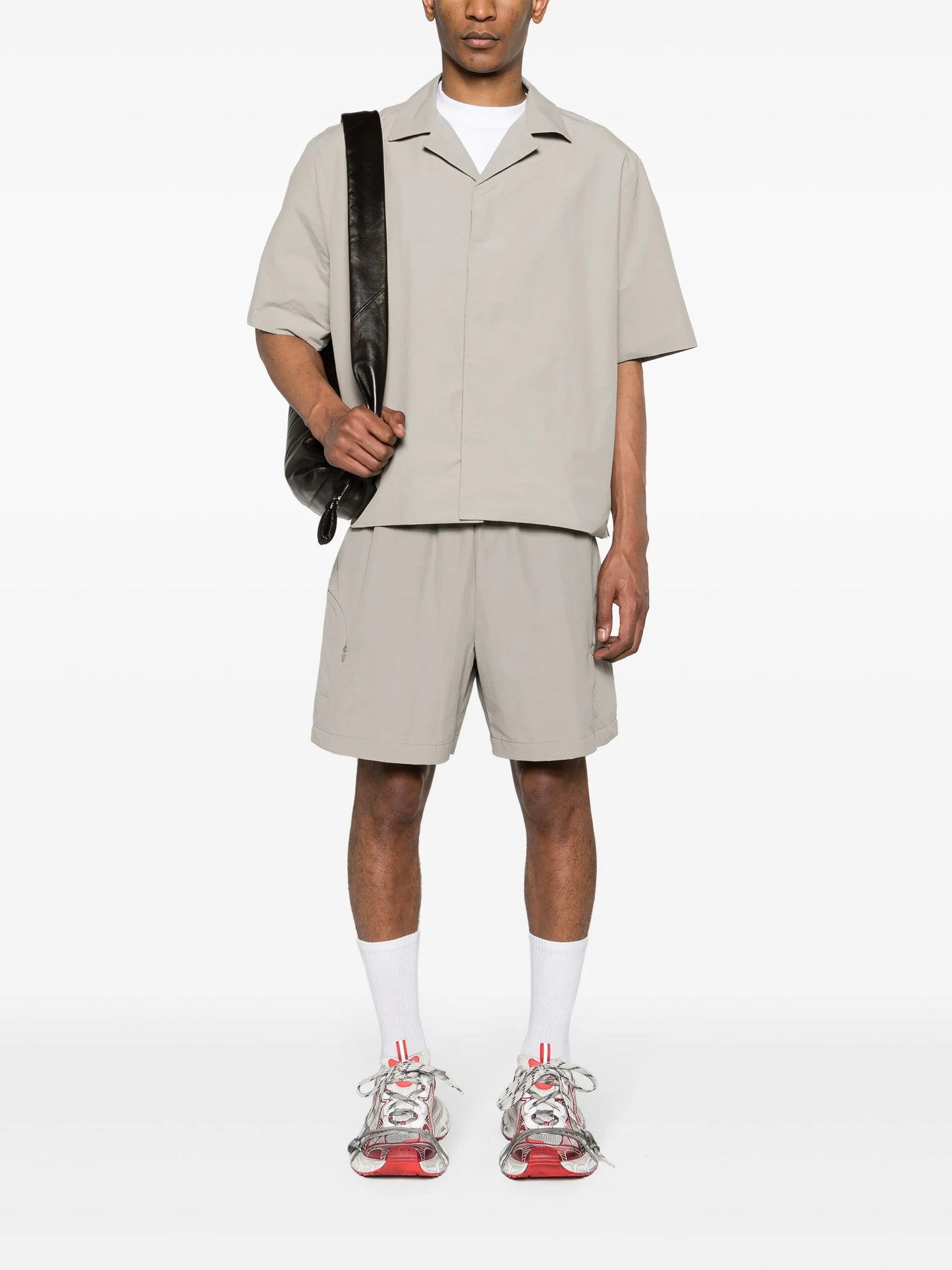 magnetic-fastening camp-collar shirt