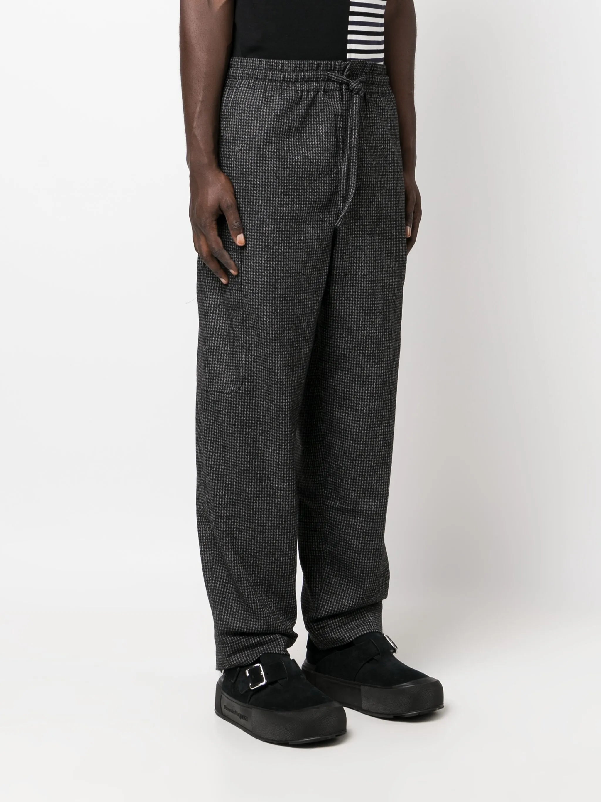 logo-patch check-pattern tapered trousers