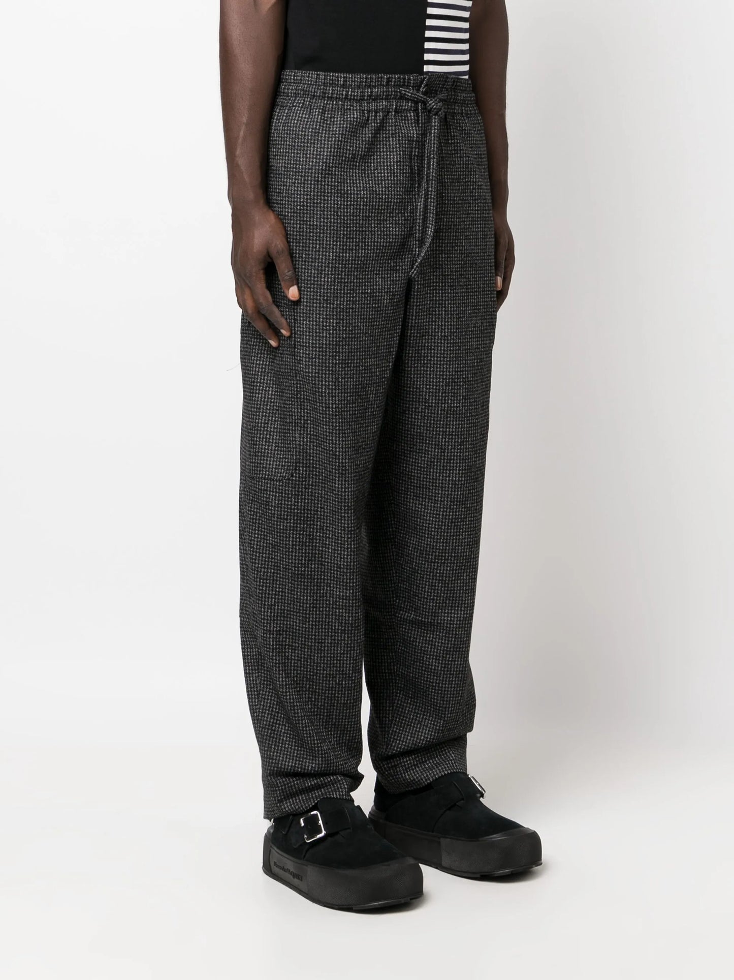logo-patch check-pattern tapered trousers