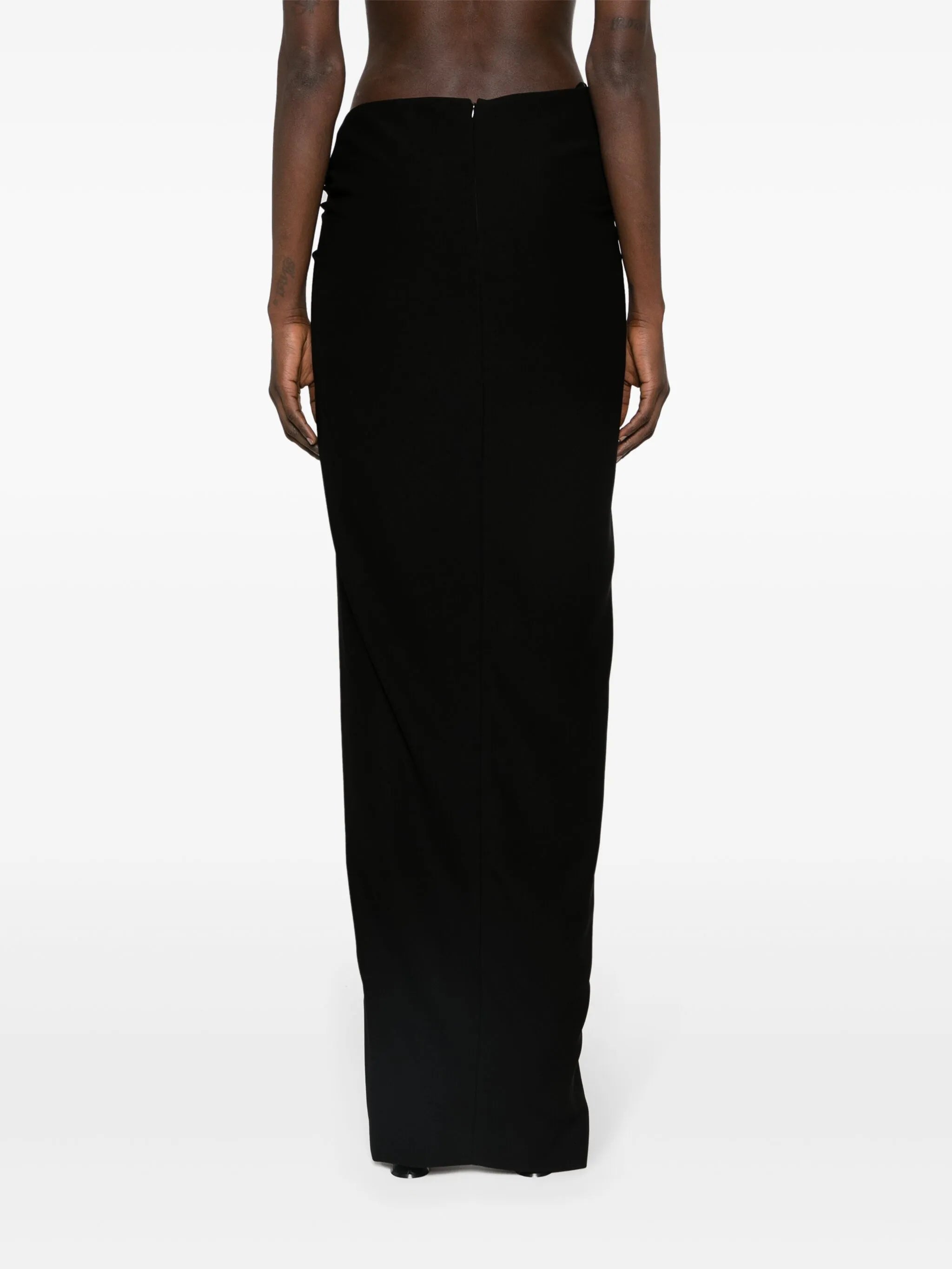 asymmetric side-slit skirt