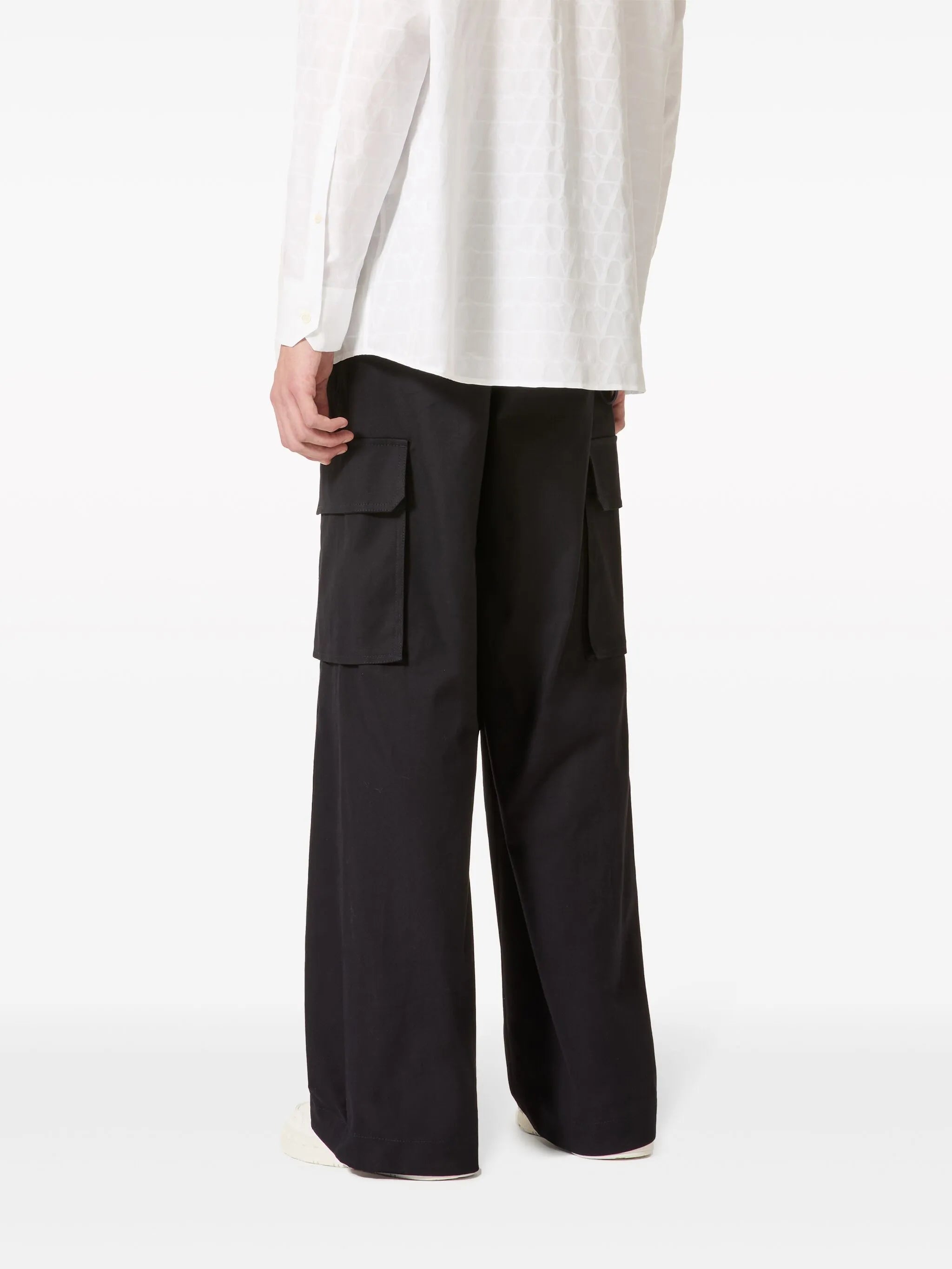 wide-leg cargo trousers