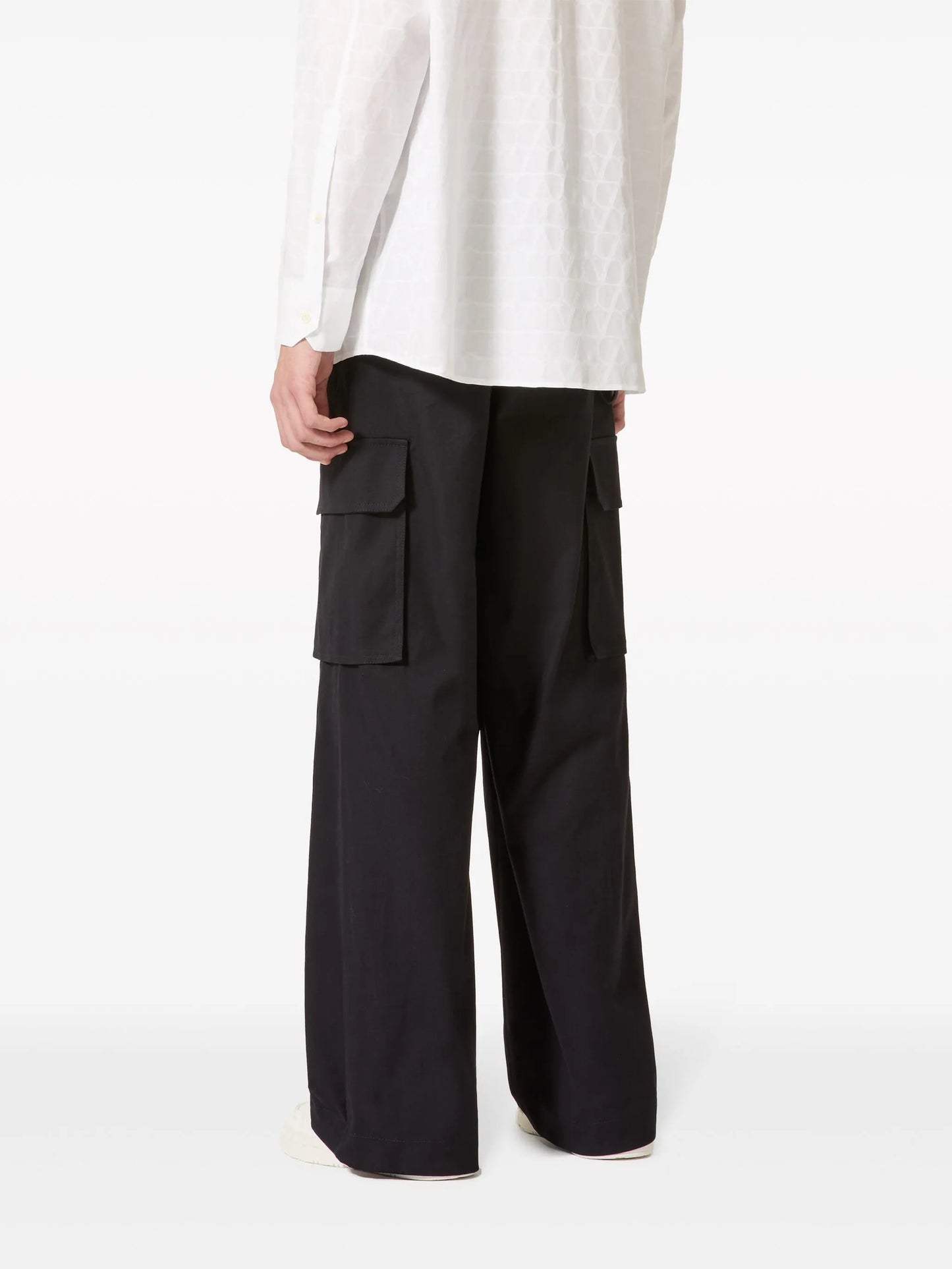 wide-leg cargo trousers