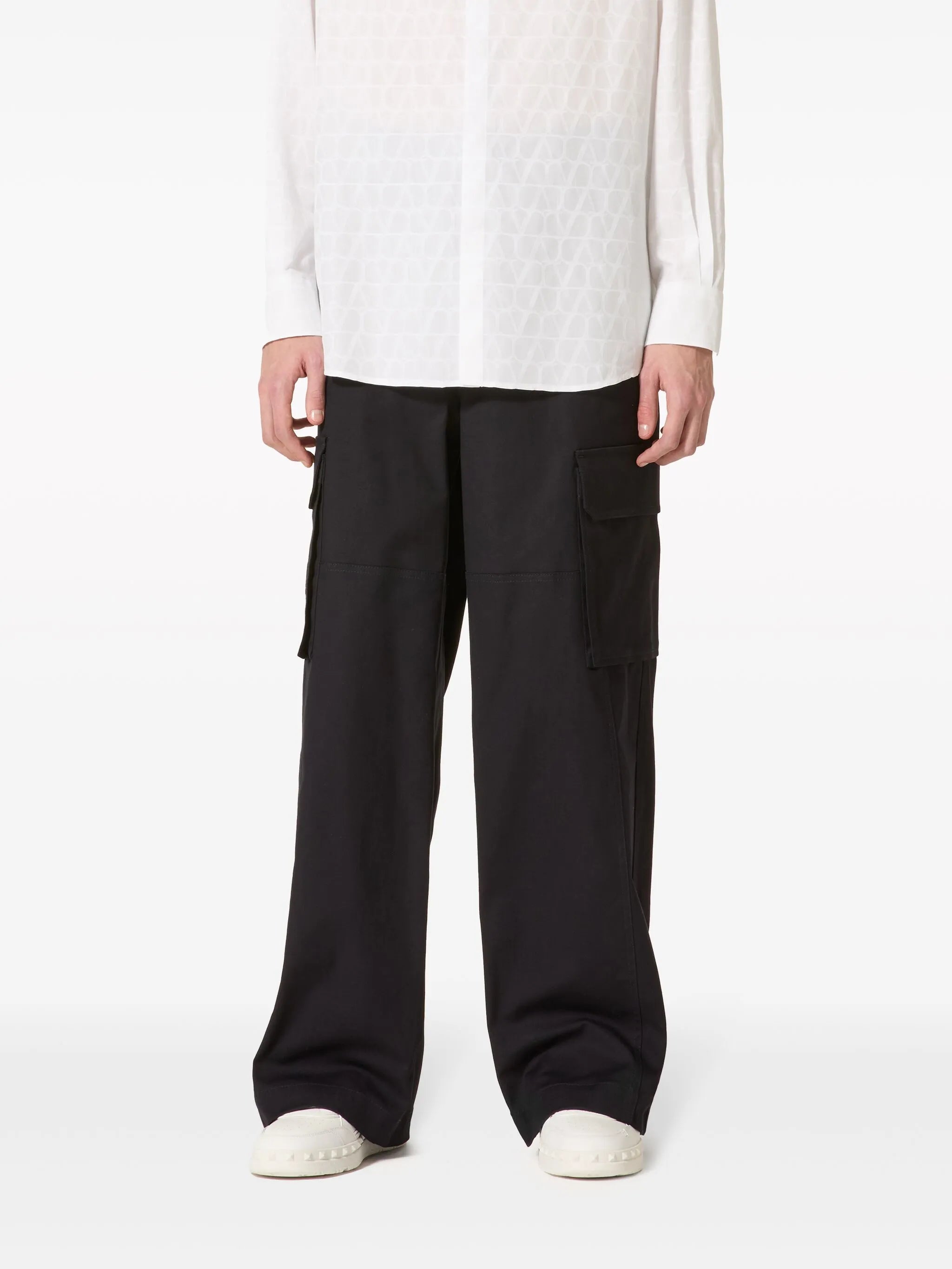 wide-leg cargo trousers