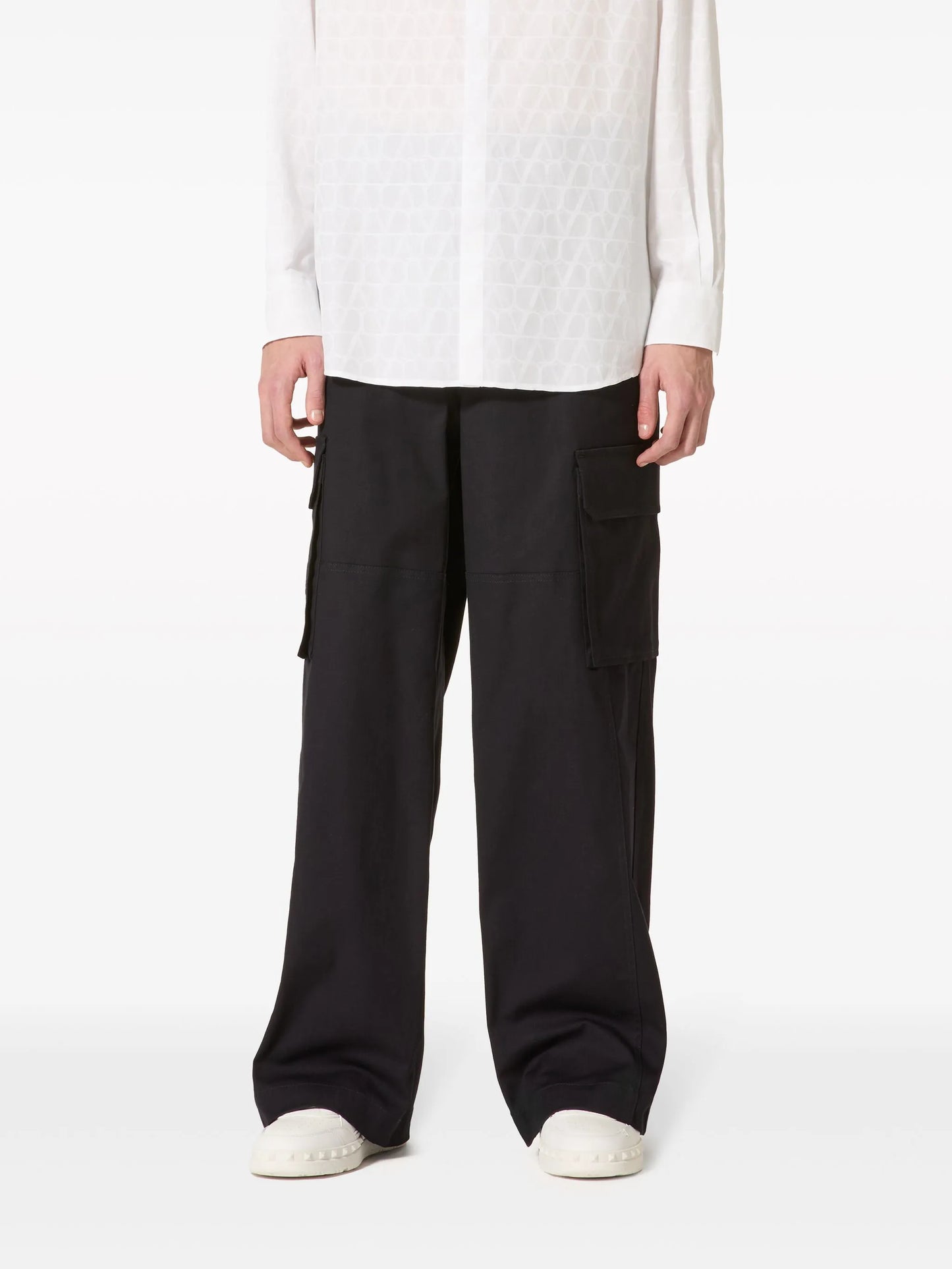 wide-leg cargo trousers