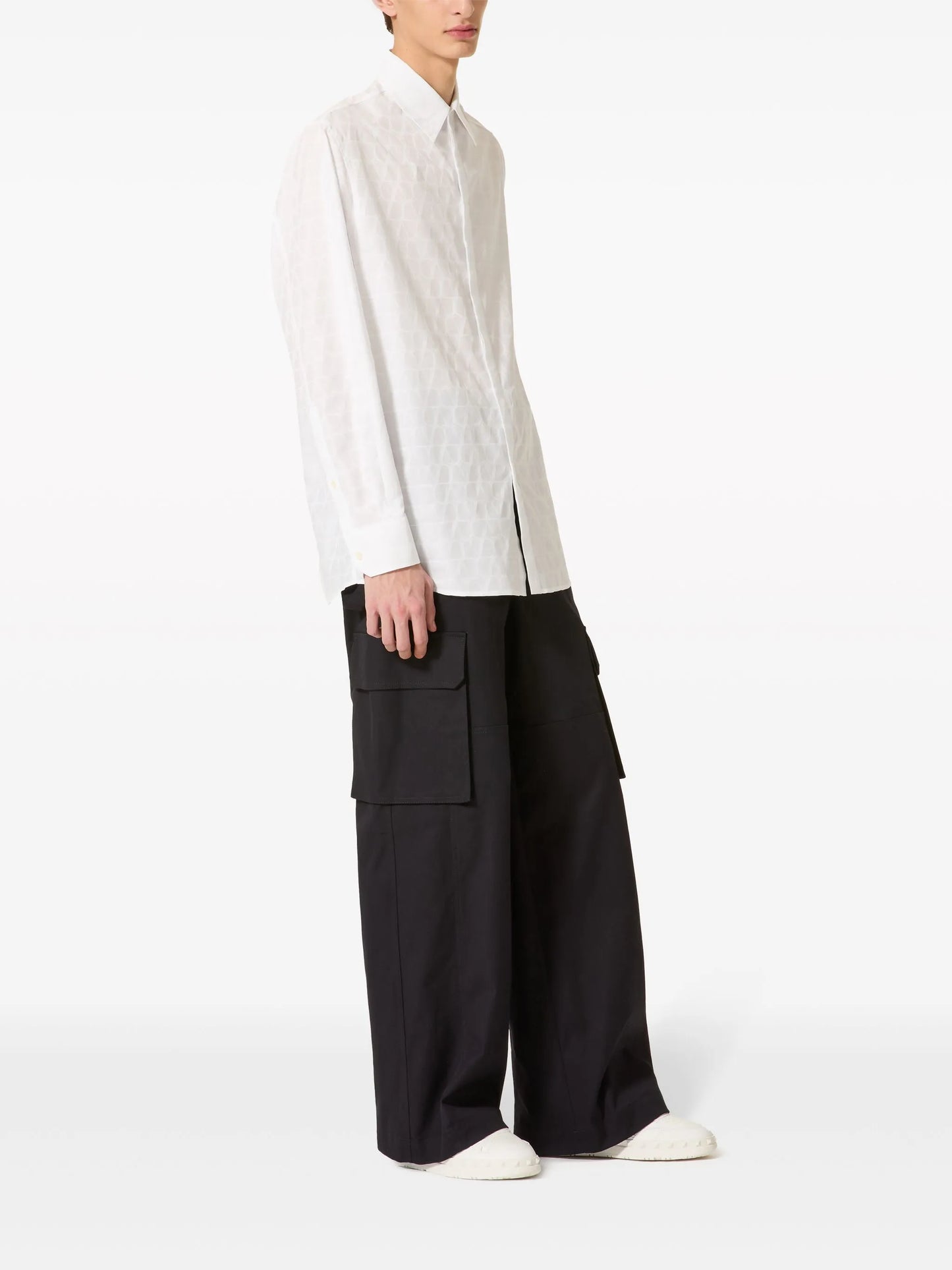 wide-leg cargo trousers
