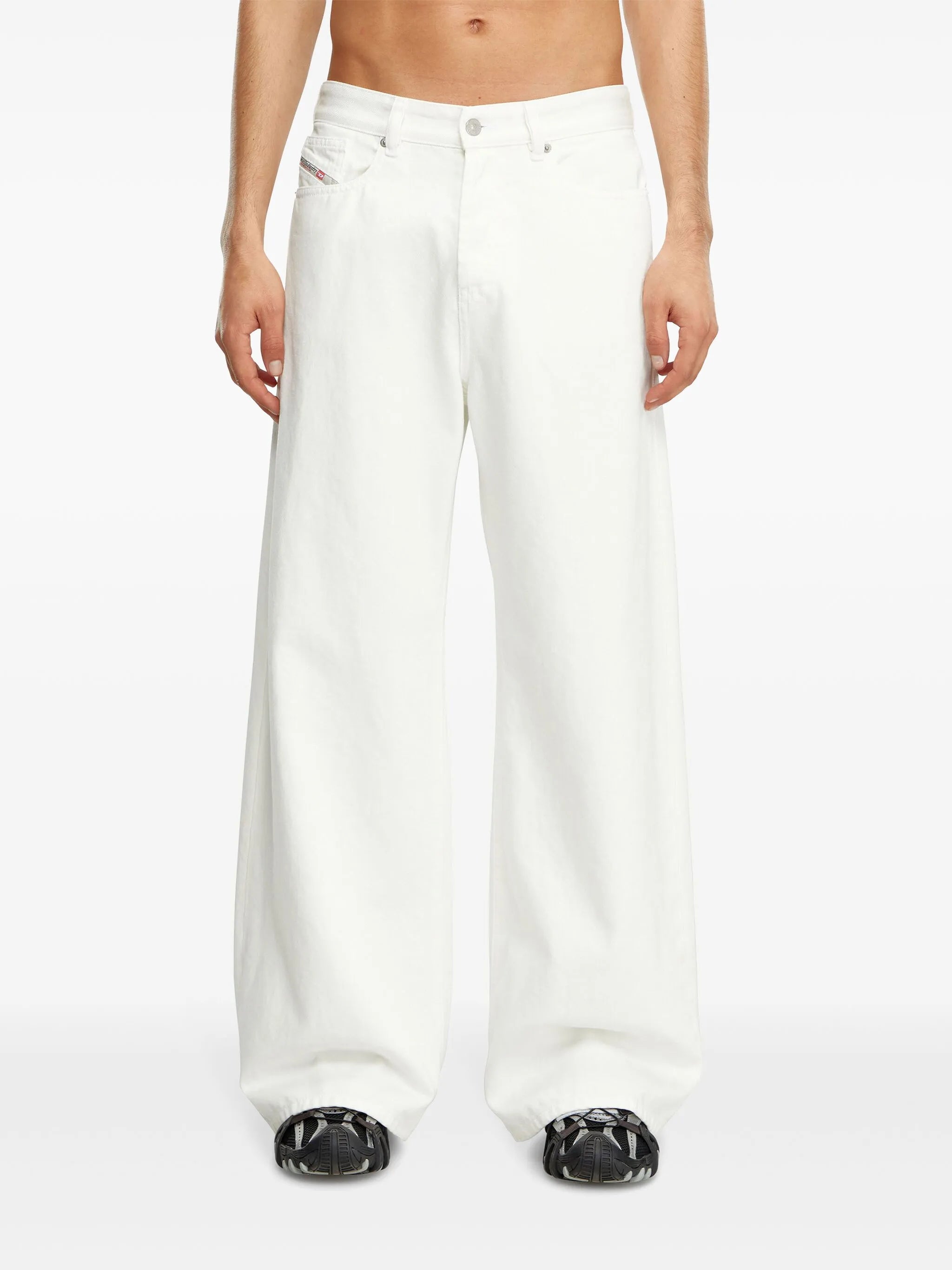 low-rise wide-leg jeans