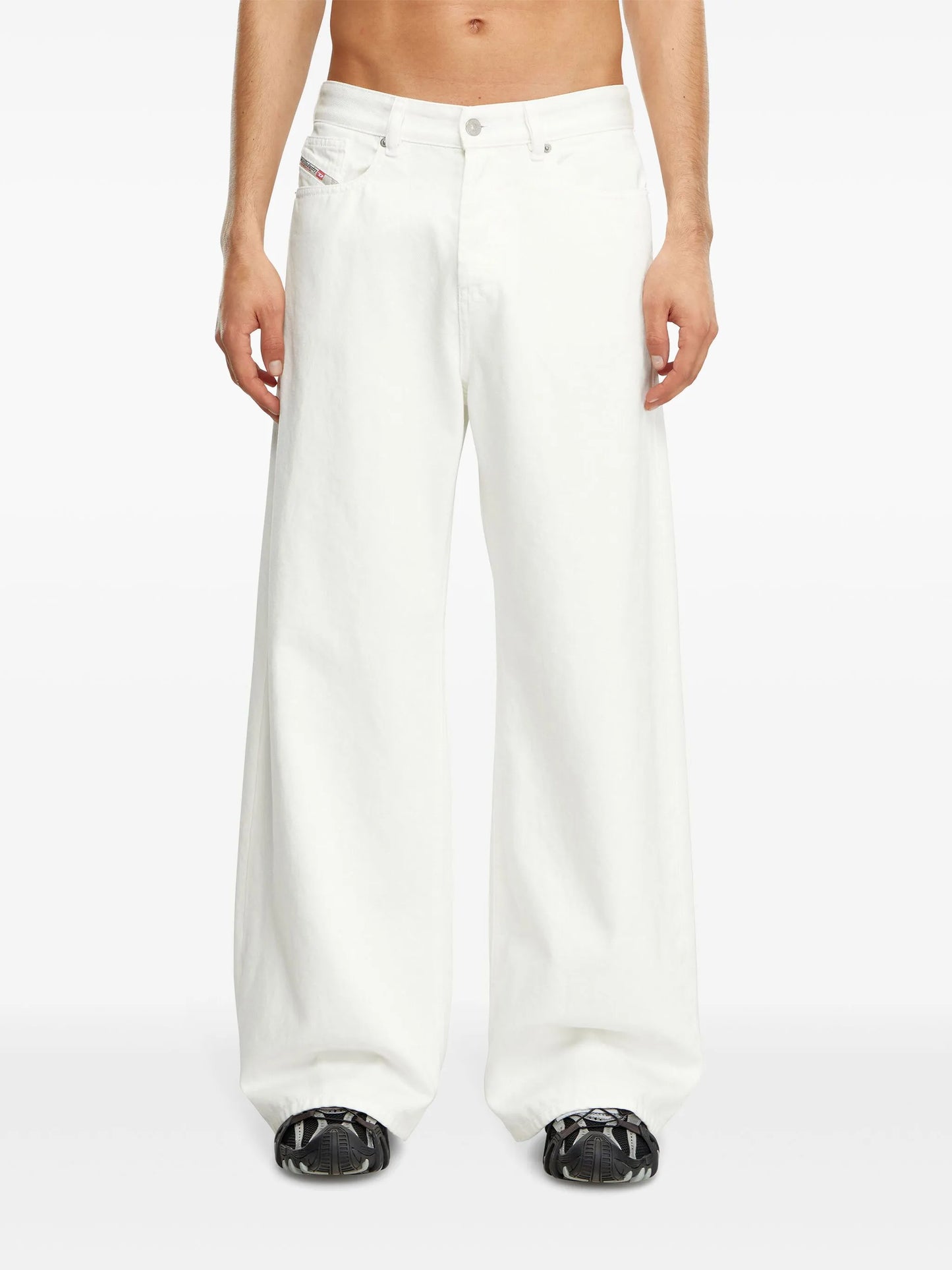 low-rise wide-leg jeans