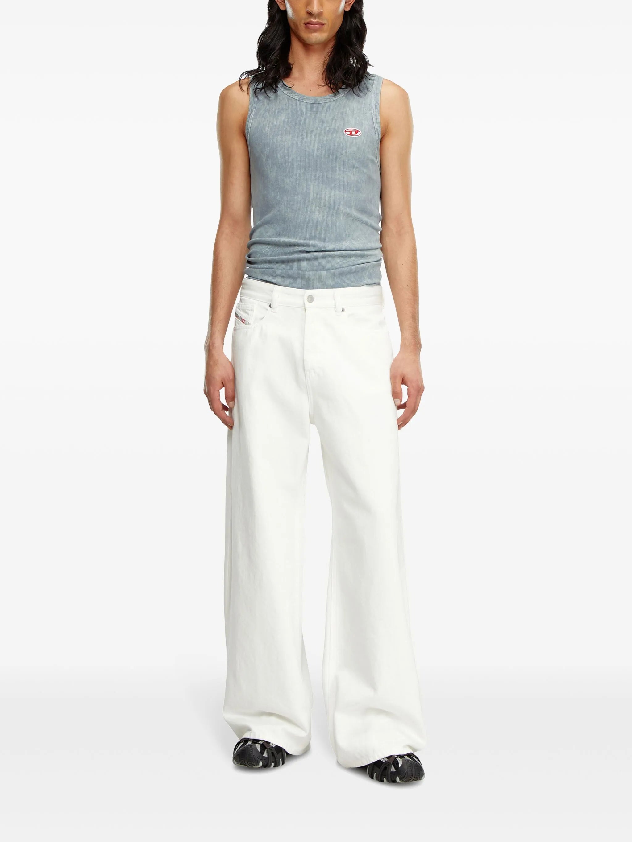 low-rise wide-leg jeans
