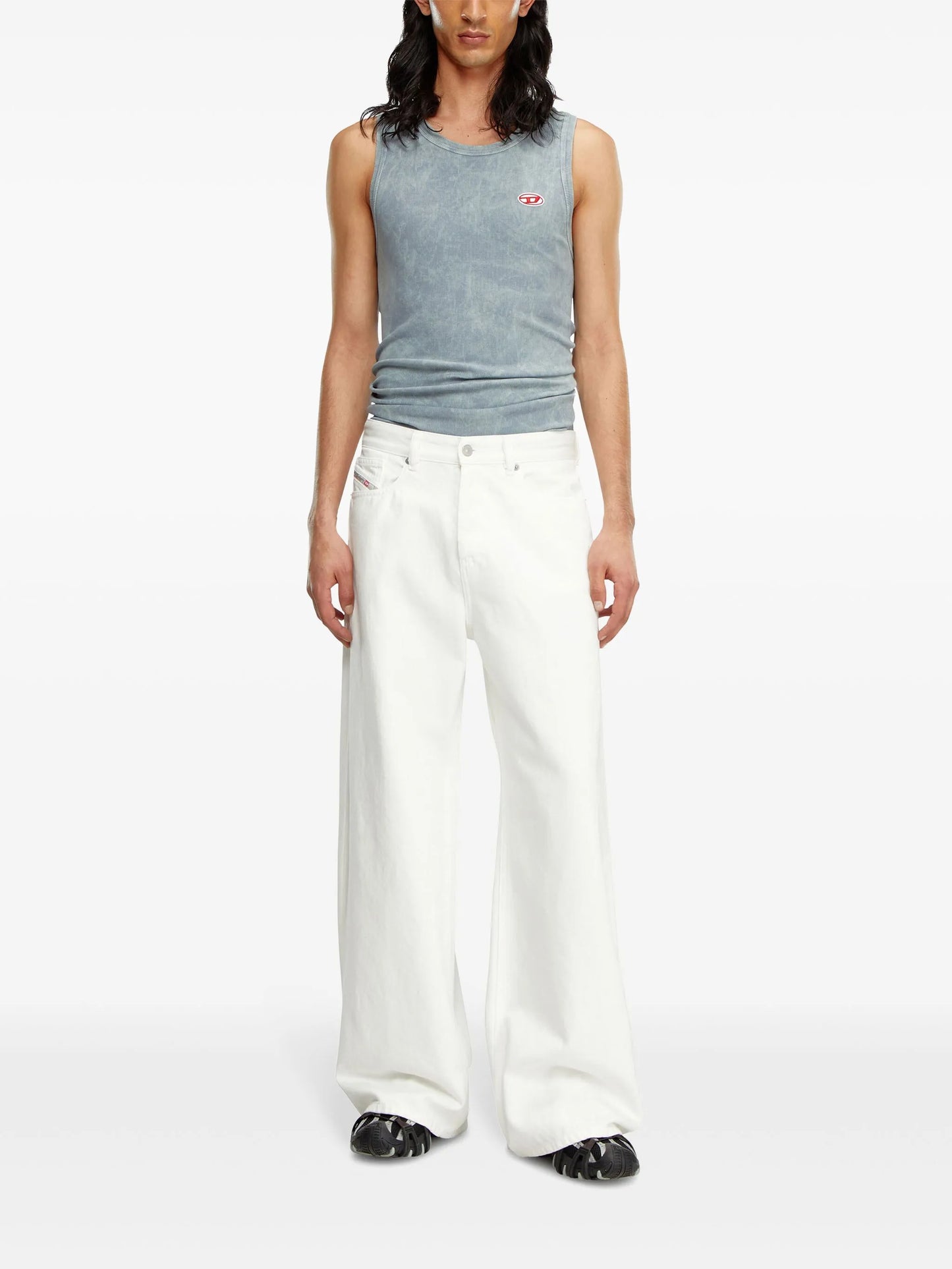 low-rise wide-leg jeans