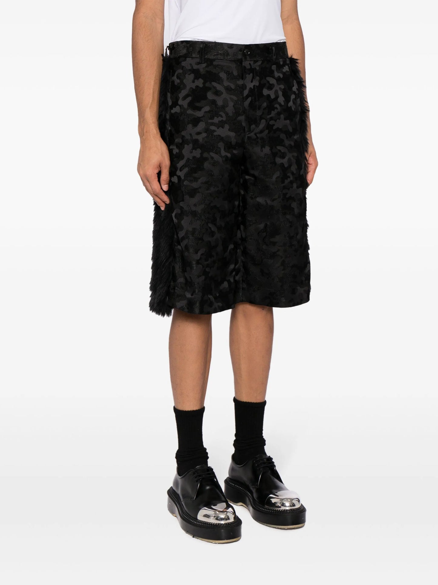 camouflage-pattern knee-length shorts