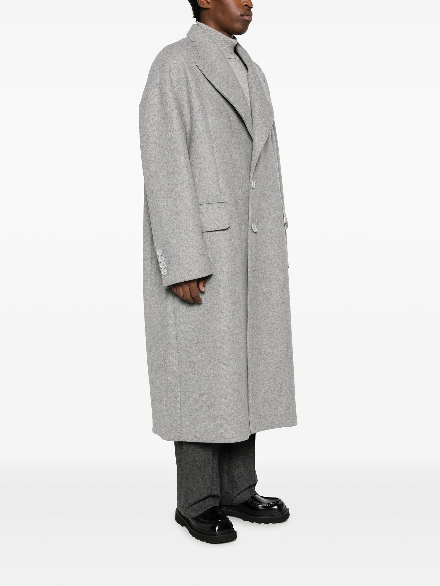 peak-lapels single-breasted coat