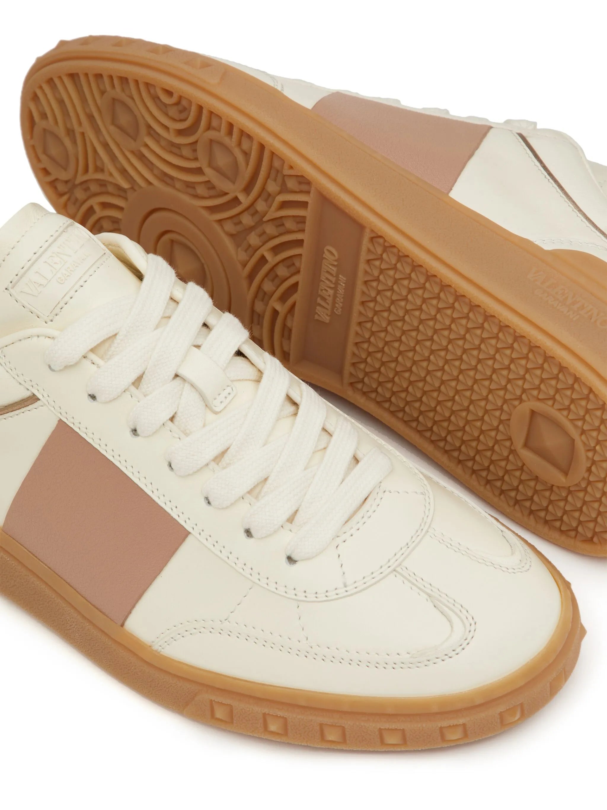 Upvillage sneakers