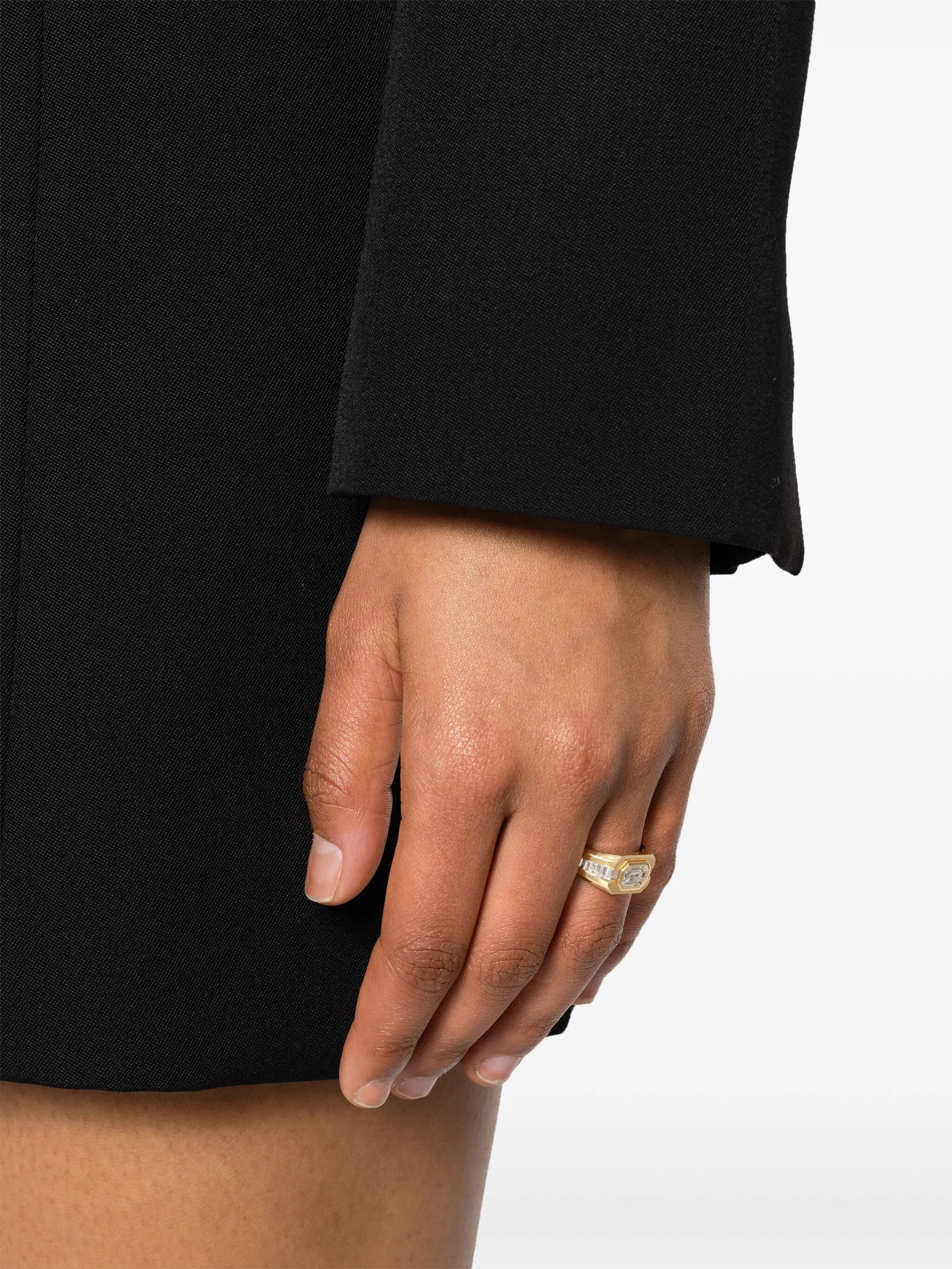 18kt yellow gold Illusion diamond signet ring