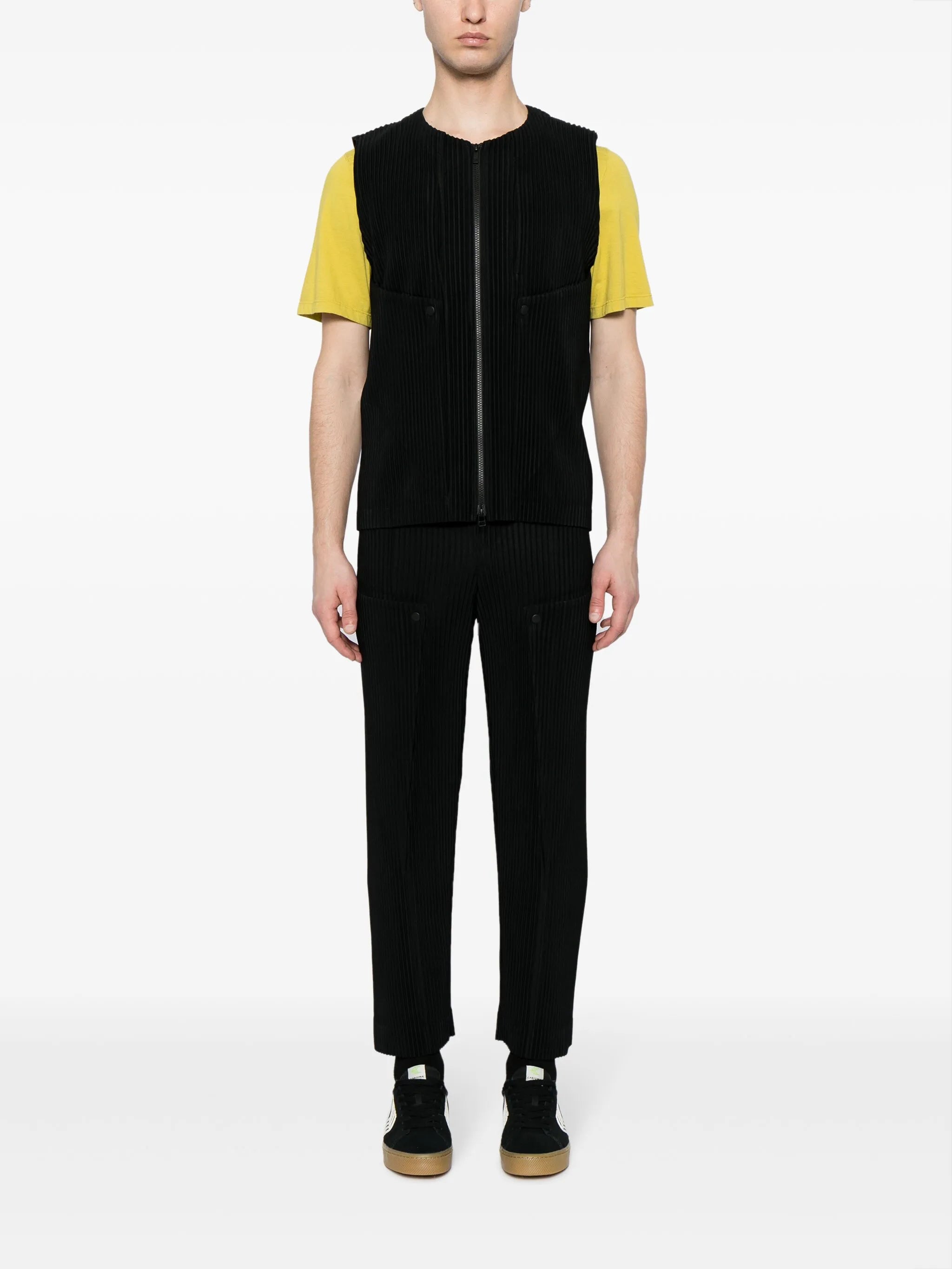 round-neck ribbed vest