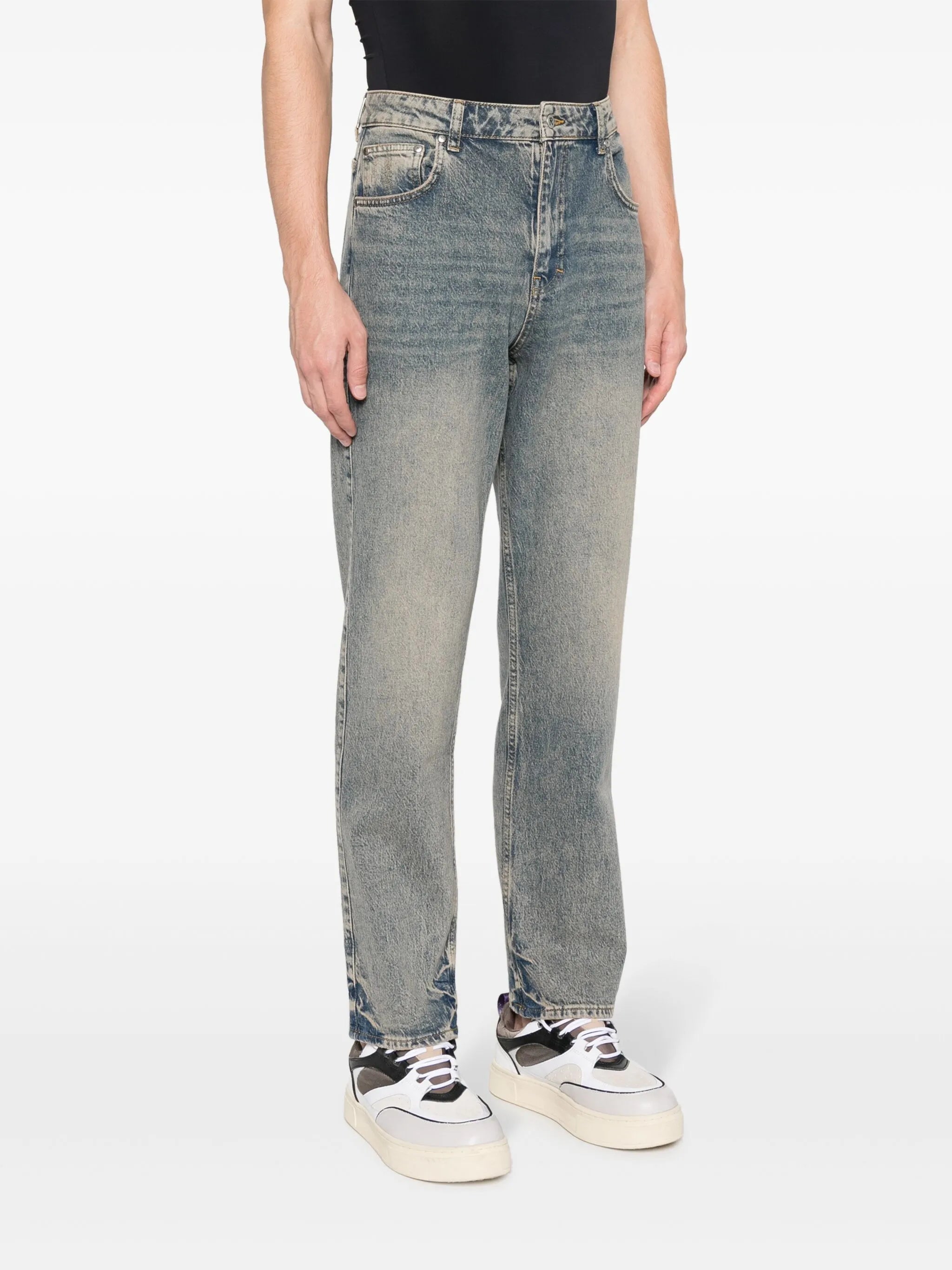 belt-loop pocket  jeans