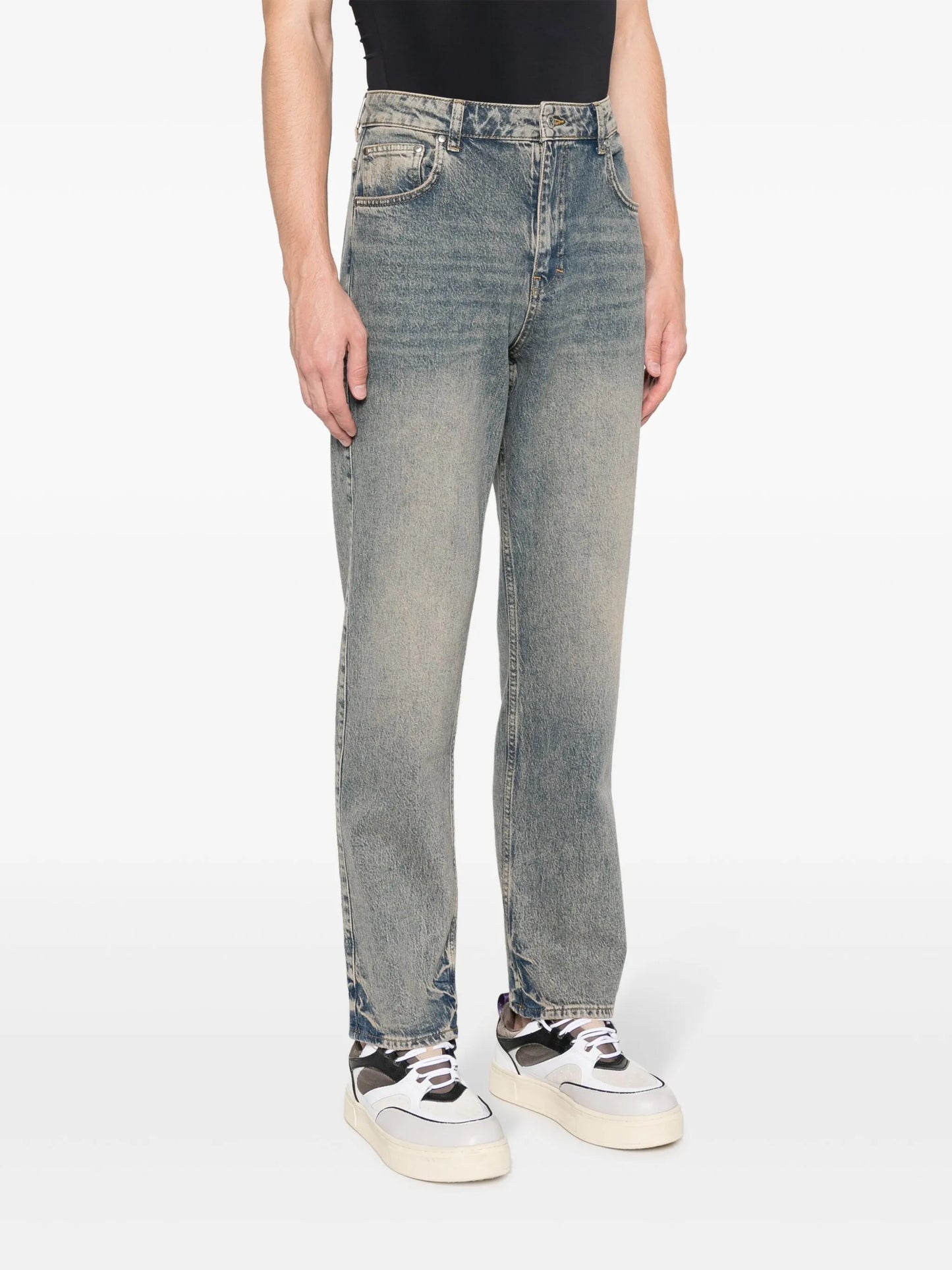 belt-loop pocket  jeans