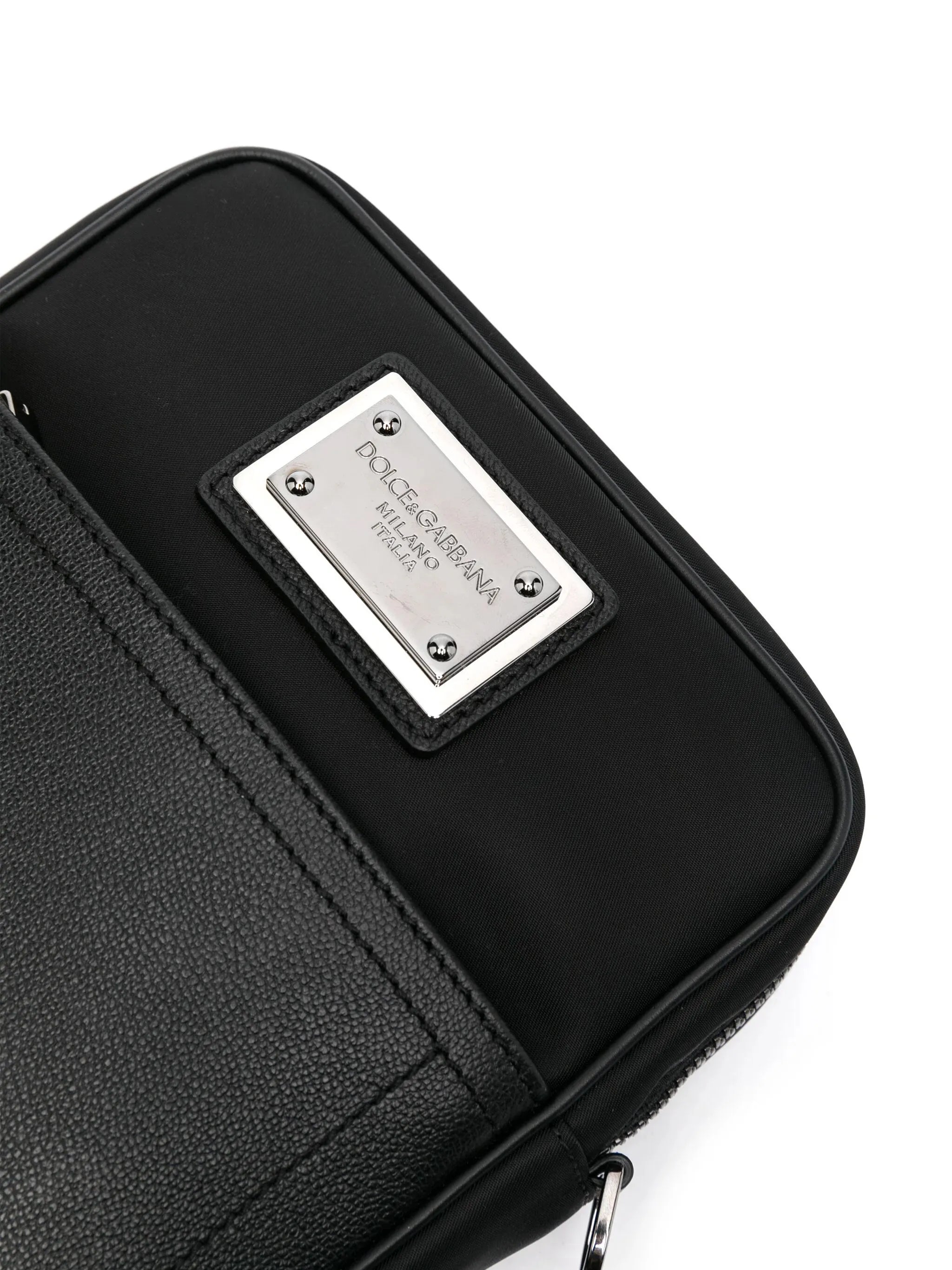 logo-plaque zip-fastening messenger bag