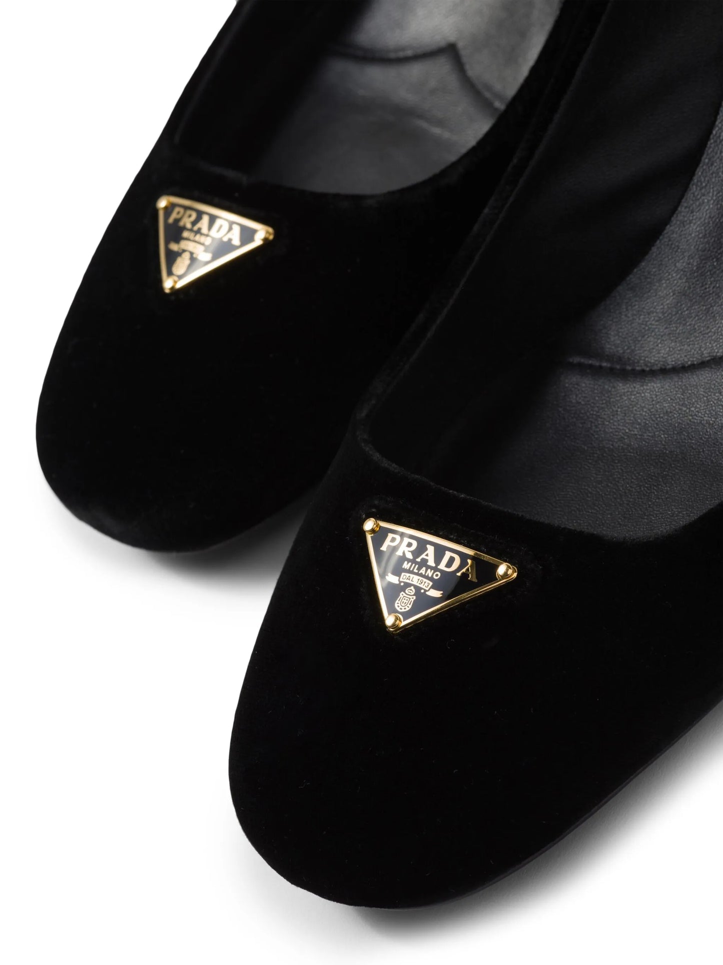 35mm triangle-logo velvet pumps
