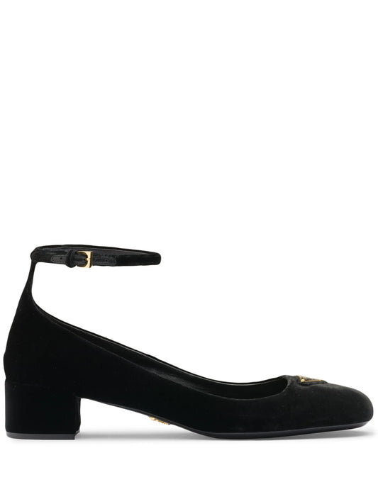 35mm triangle-logo velvet pumps
