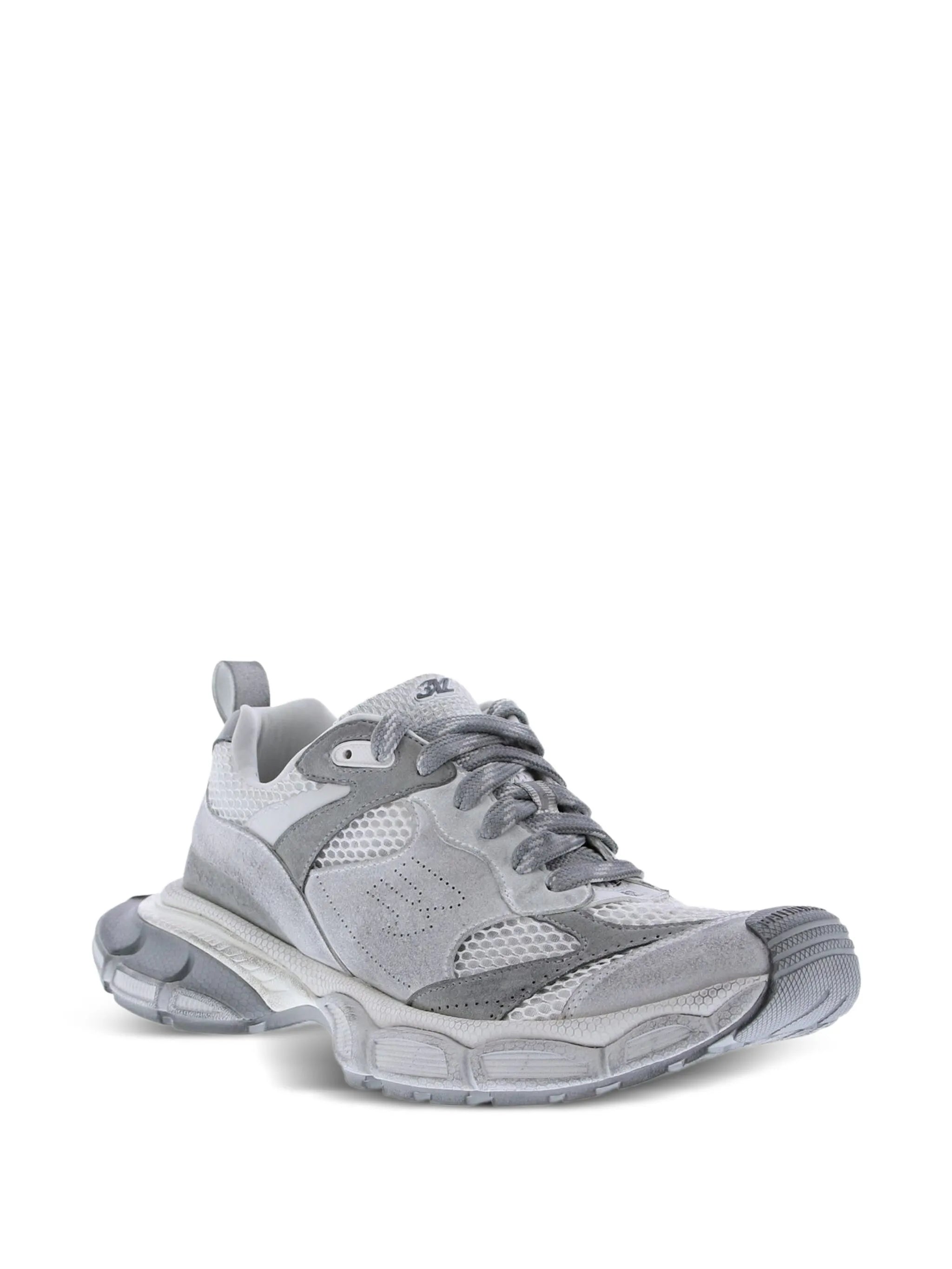 3XL distressed sneakers