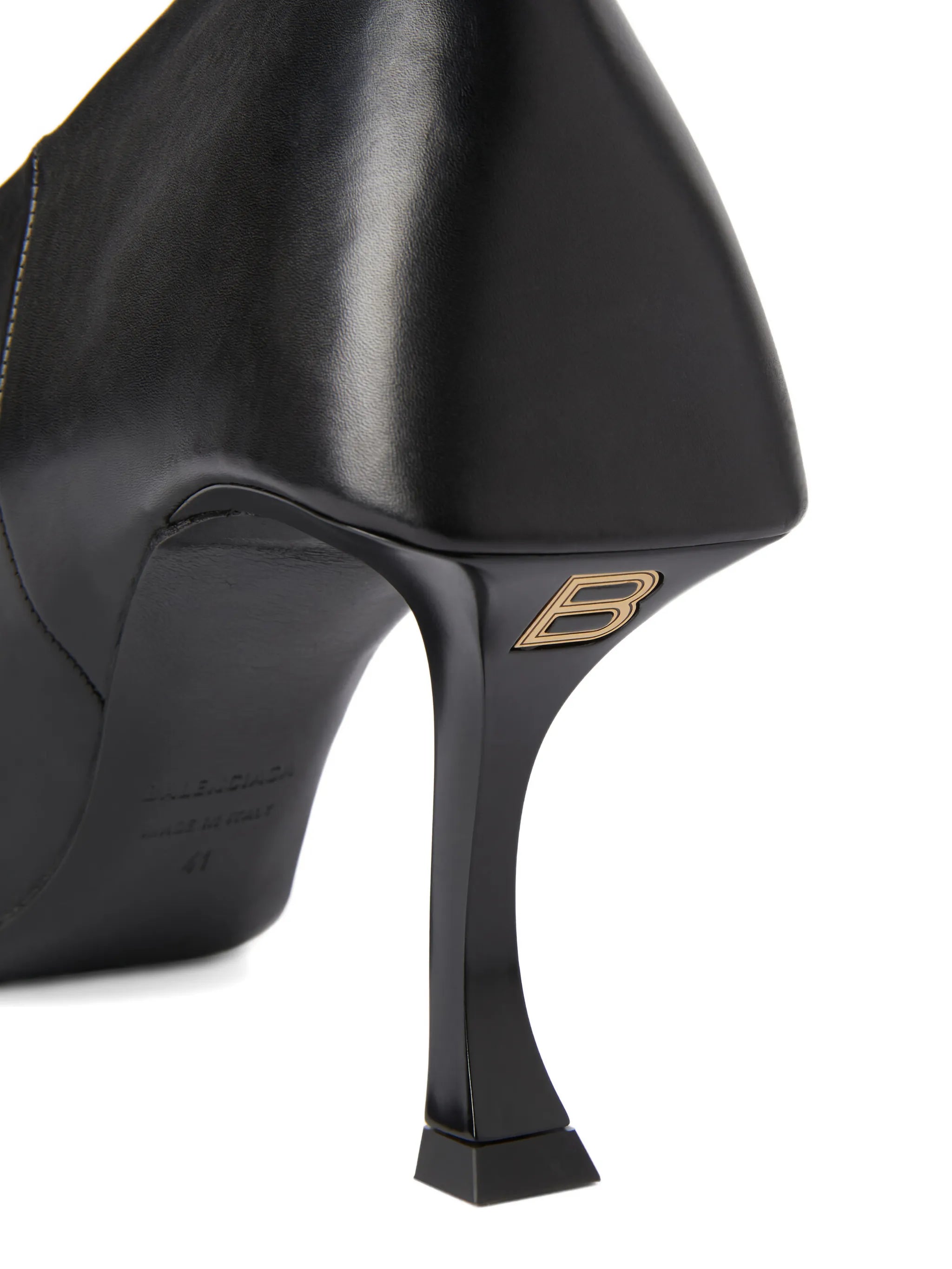 Hourglass leather pumps