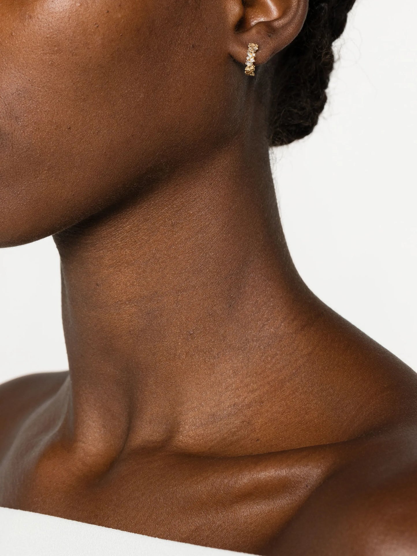 18kt yellow gold diamond small hoop earrings