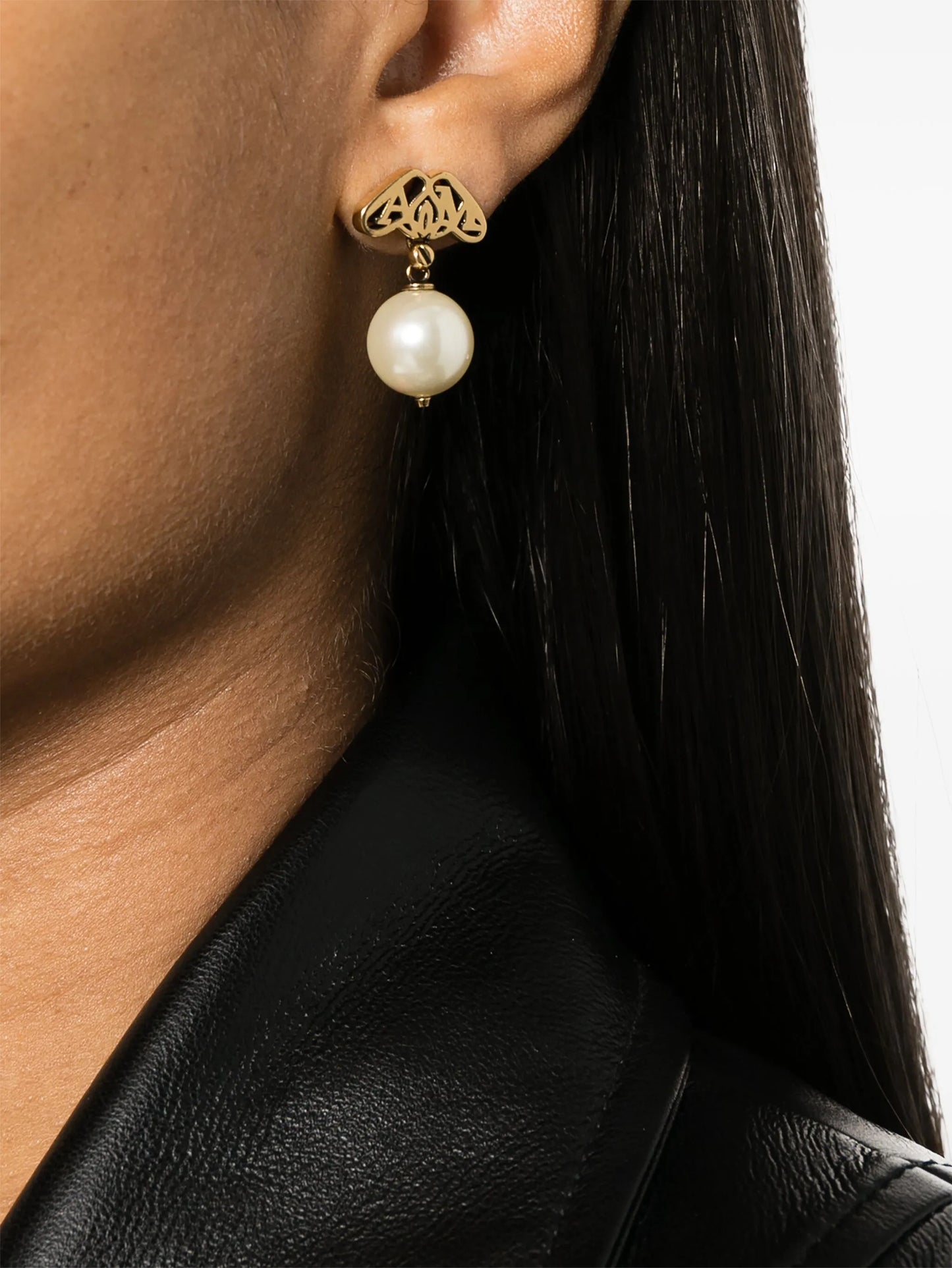 Seal logo-motif pearl earrings