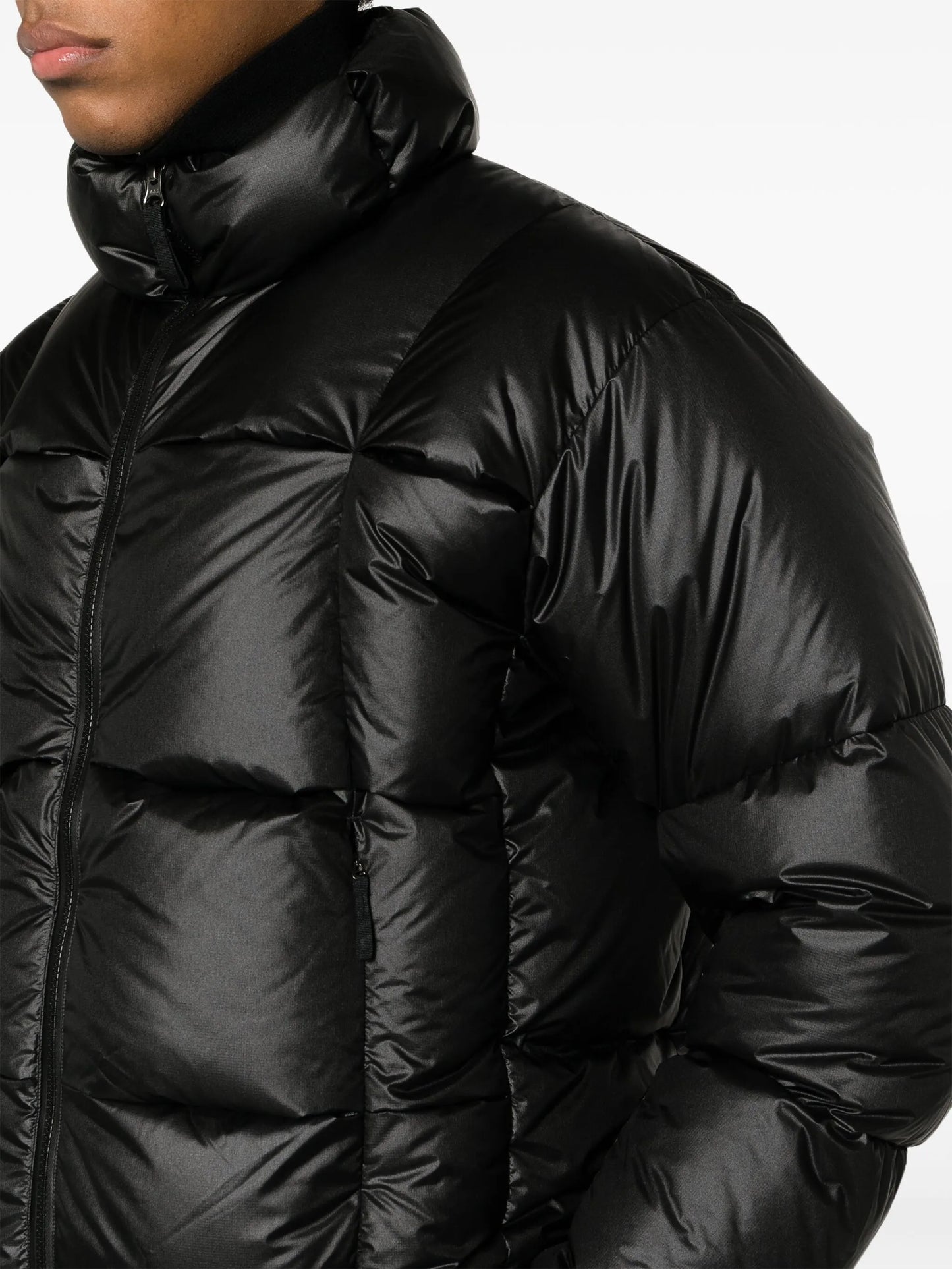Three-Dimensional quilted down jacket