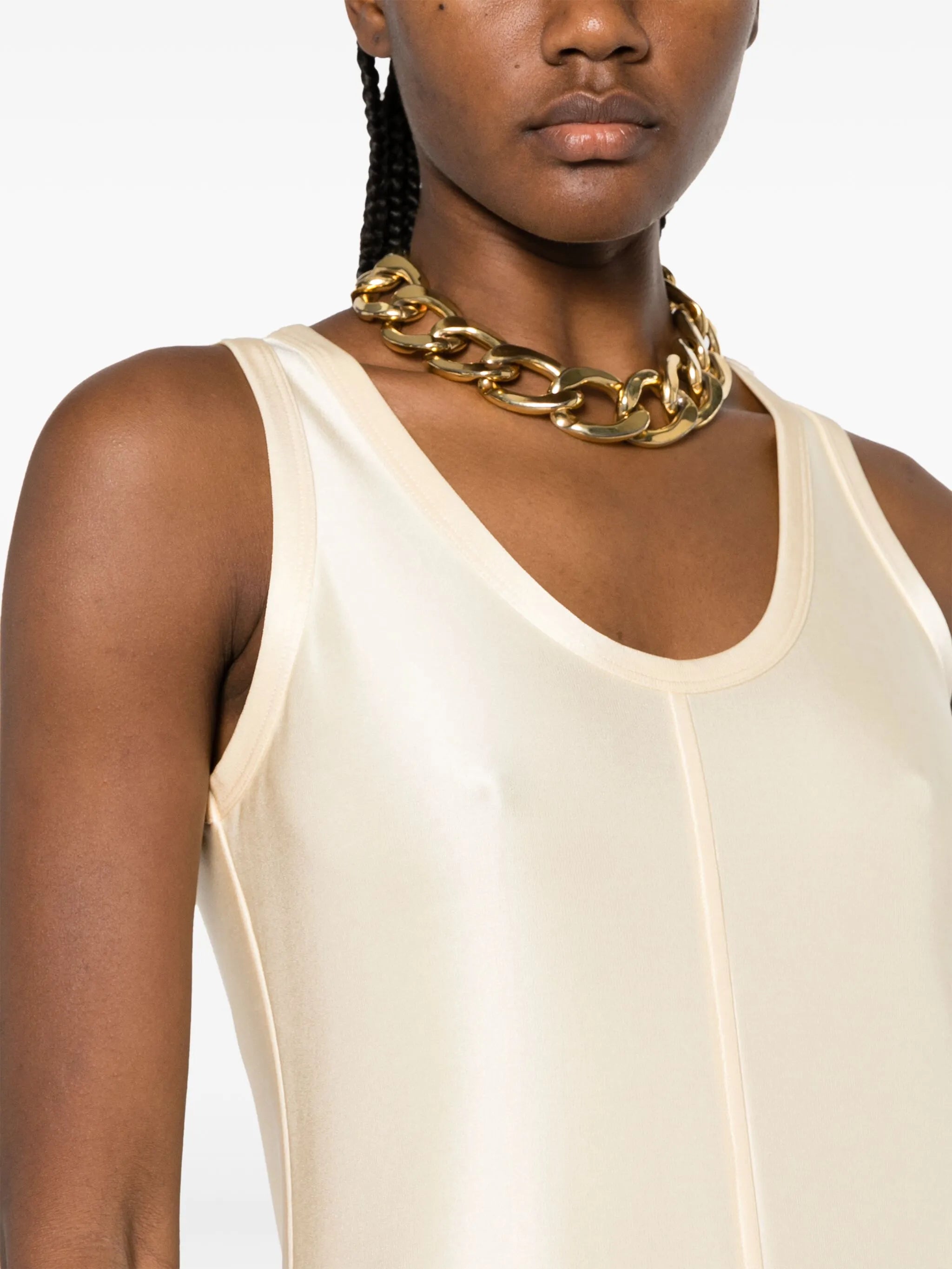 scoop-neck sleeveless dress