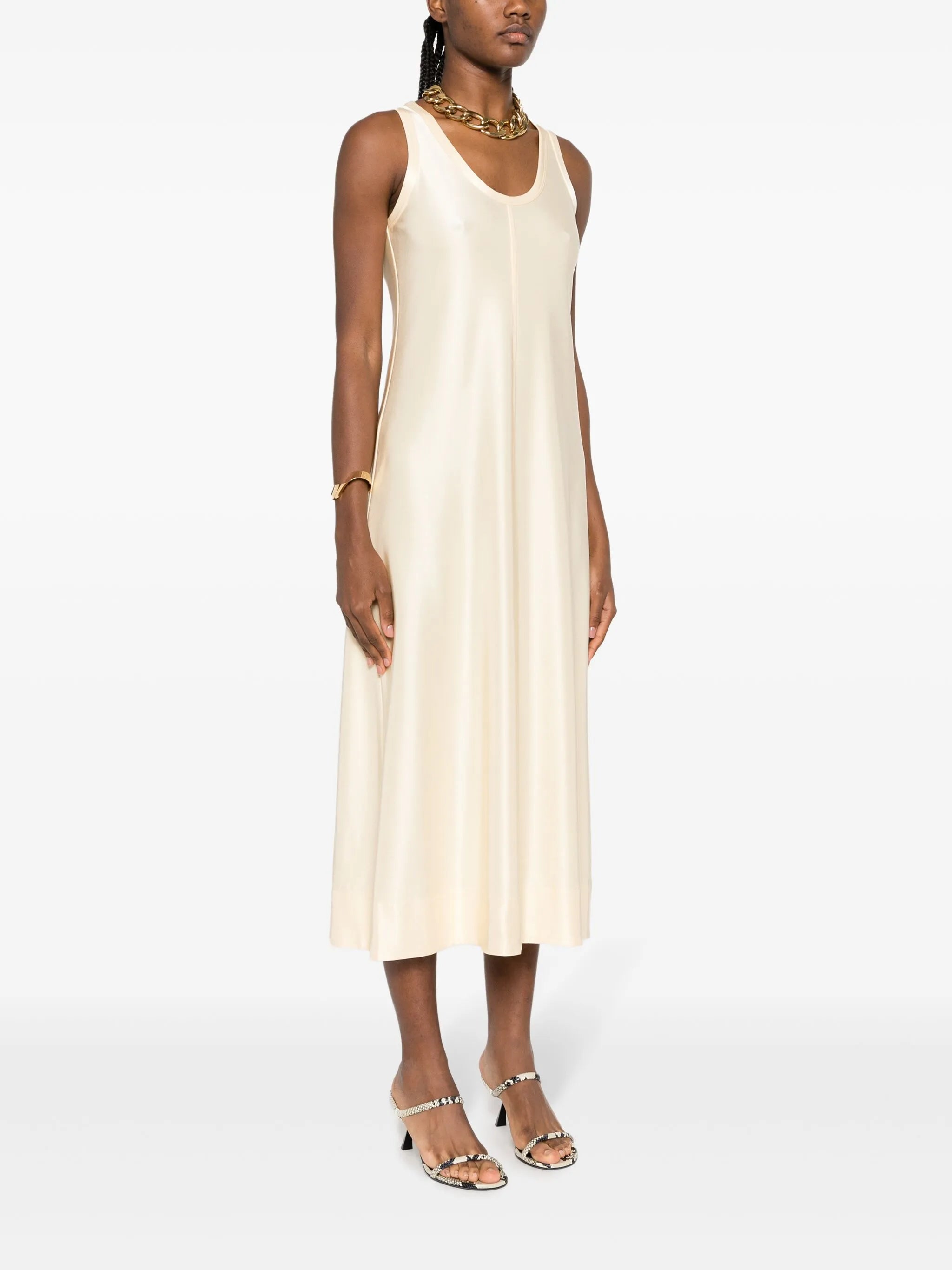scoop-neck sleeveless dress