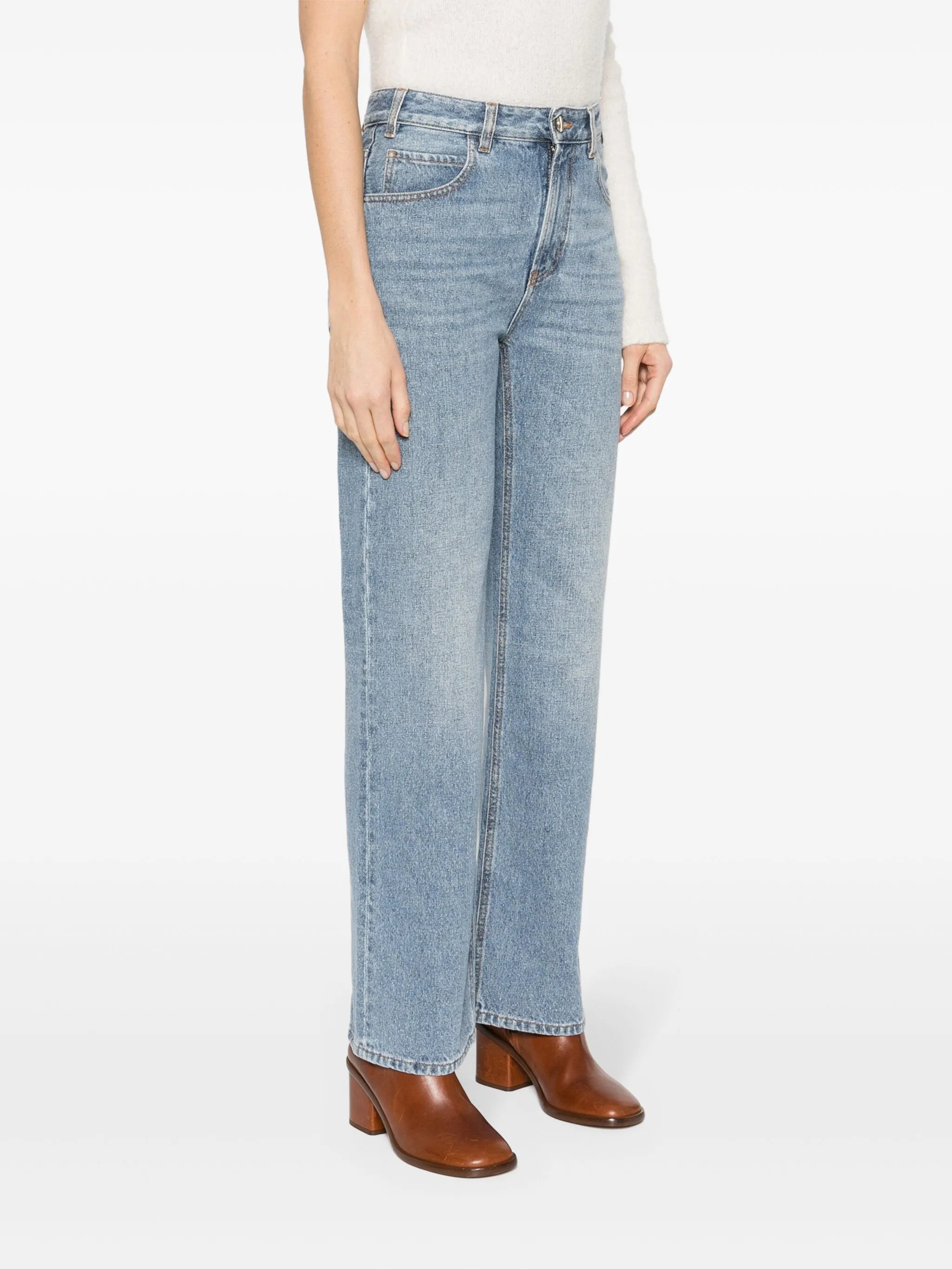 low-cut boyfriend jeans