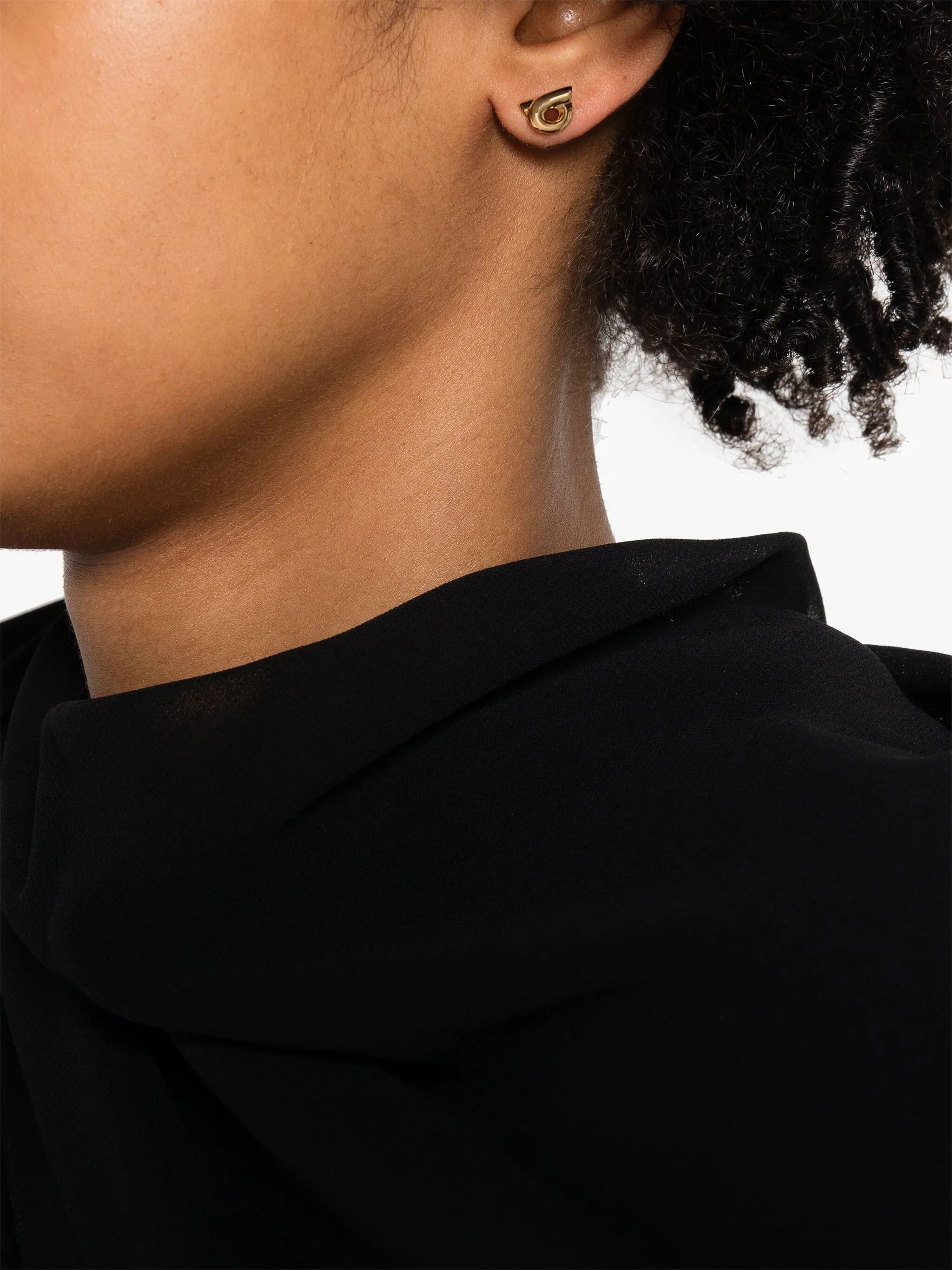 Gancini 10 stud earrings