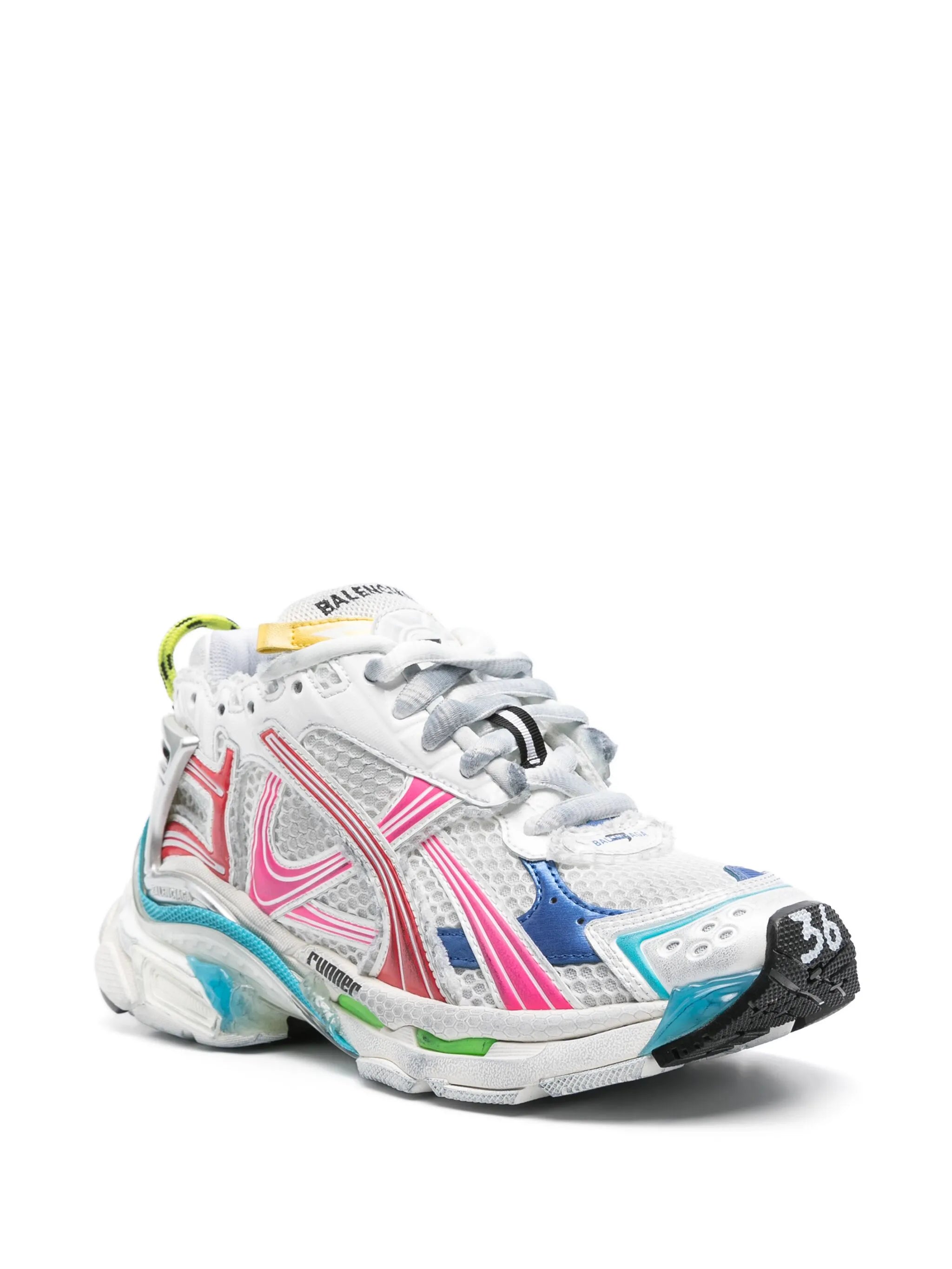 Runner sneakers
