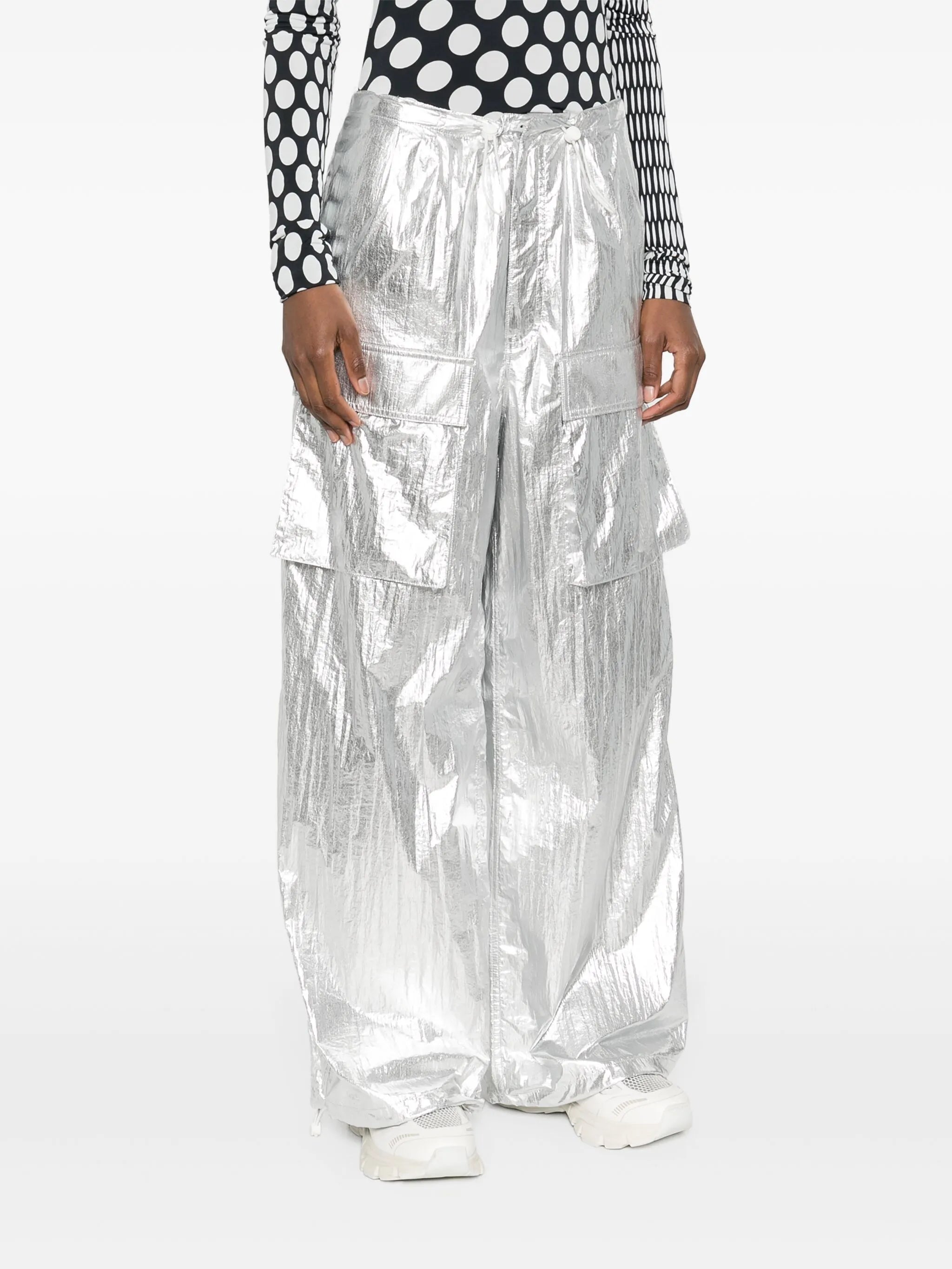 drawstring-fastening metallic trousers