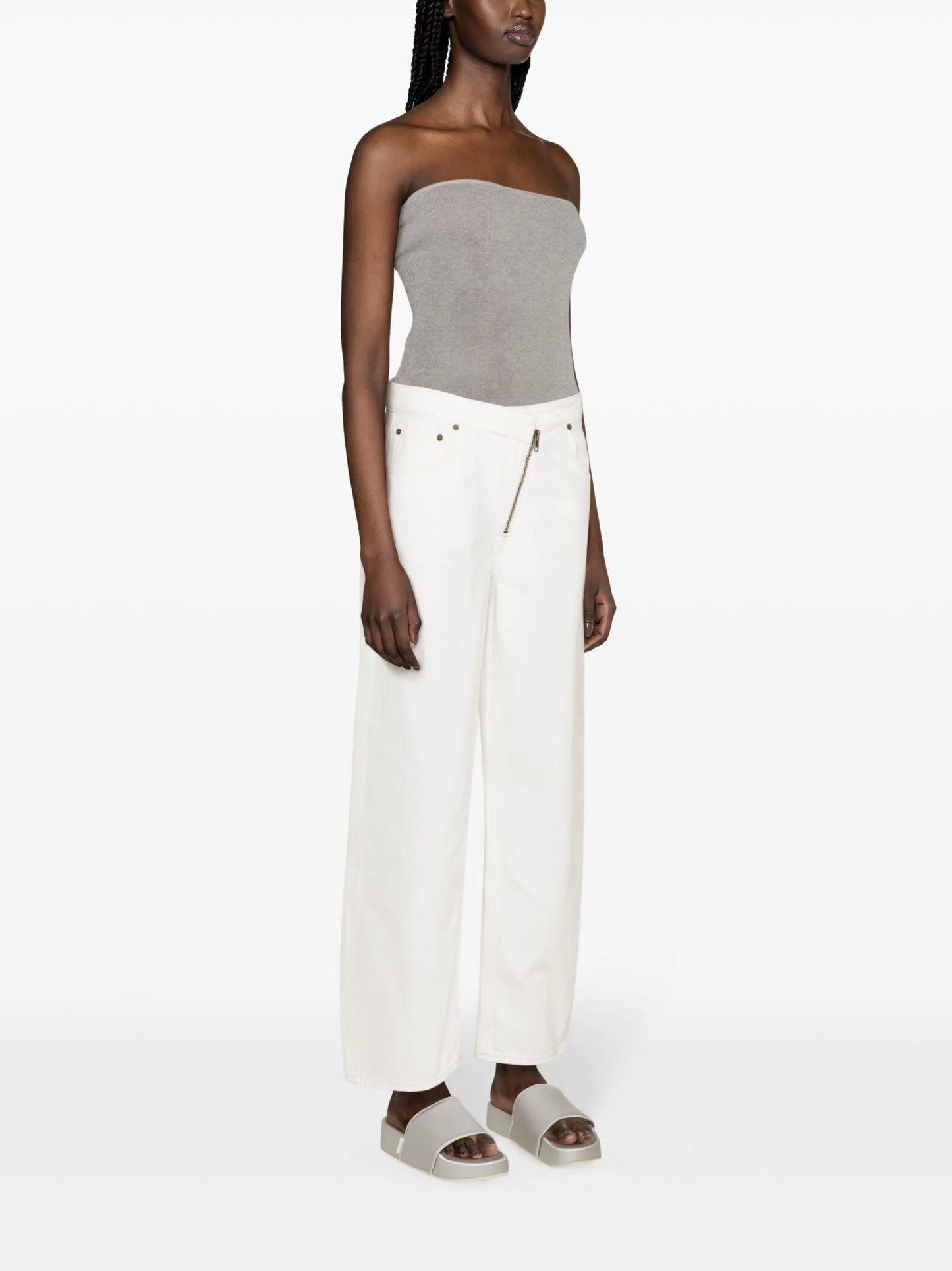 Angled Zipper tapered-leg jeans