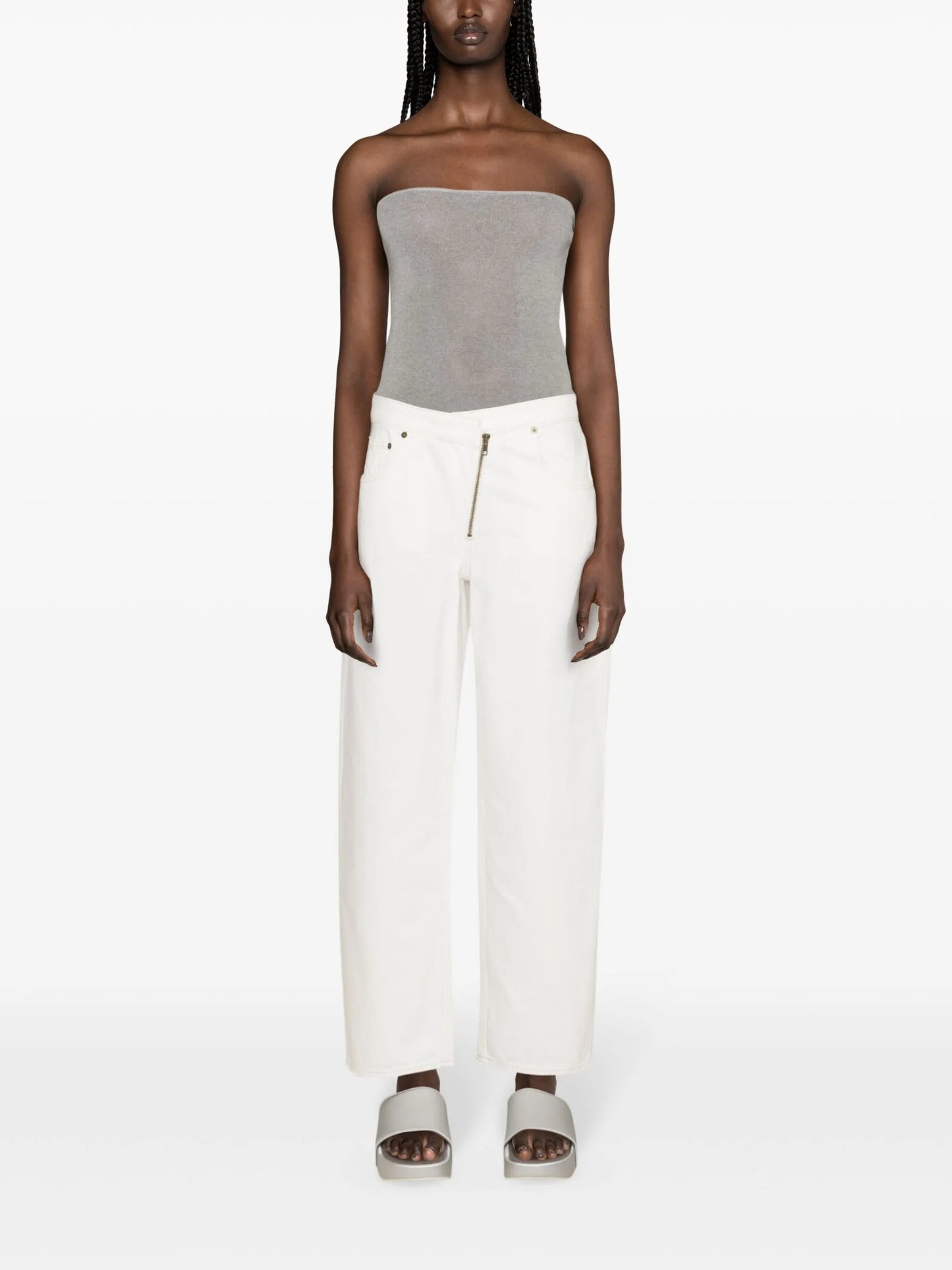 Angled Zipper tapered-leg jeans